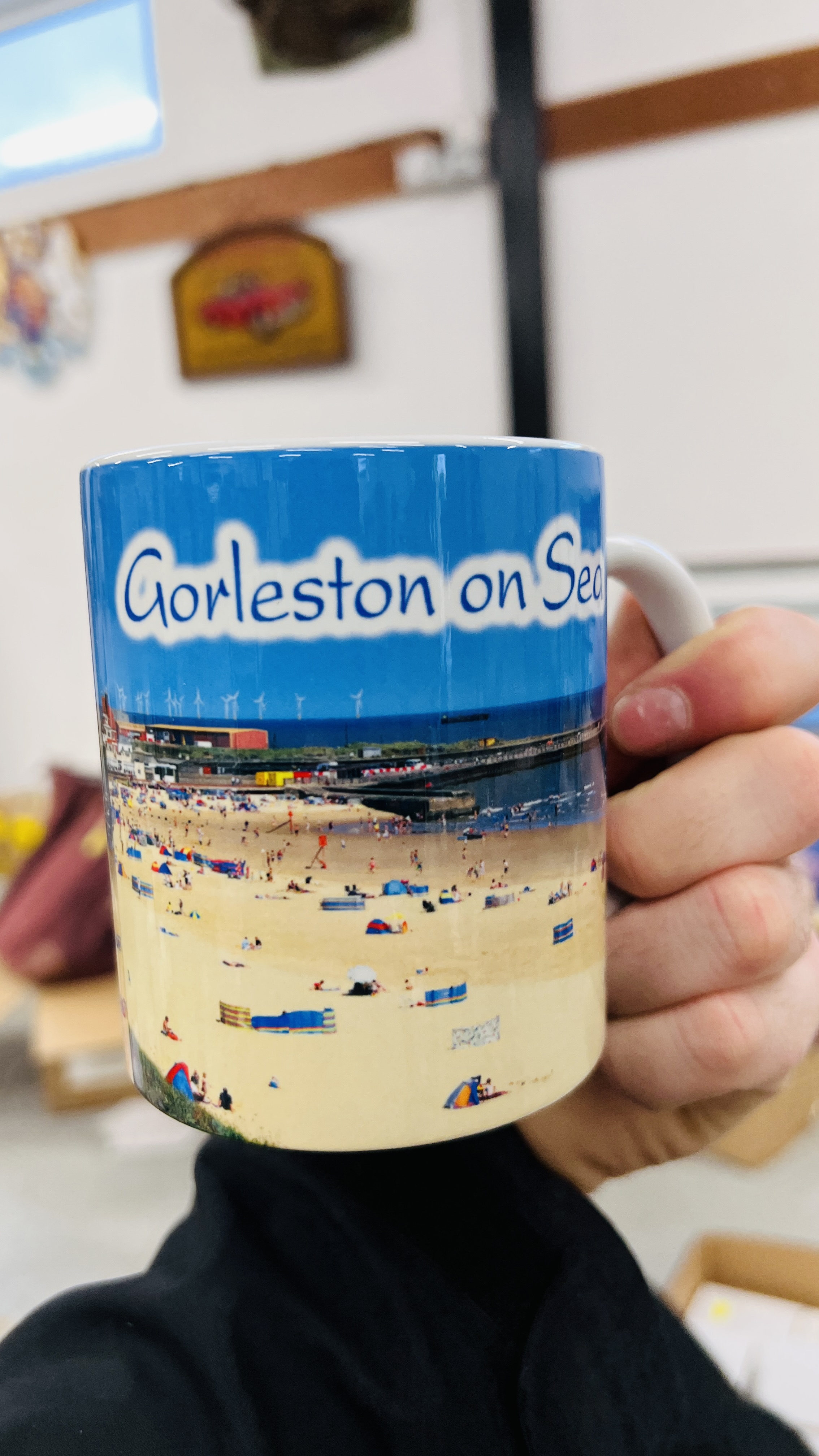 BANKRUPTCY STOCK - 4 X BOXES CONTAINING GORLESTON ON SEA COMM. MUGS (APPROX 55). - Image 5 of 5