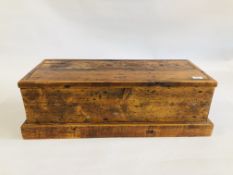 A VINTAGE PINE TOOL CHEST / TRUNK W 74CM X D 31.5CM X H 23CM.