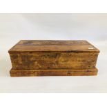 A VINTAGE PINE TOOL CHEST / TRUNK W 74CM X D 31.5CM X H 23CM.