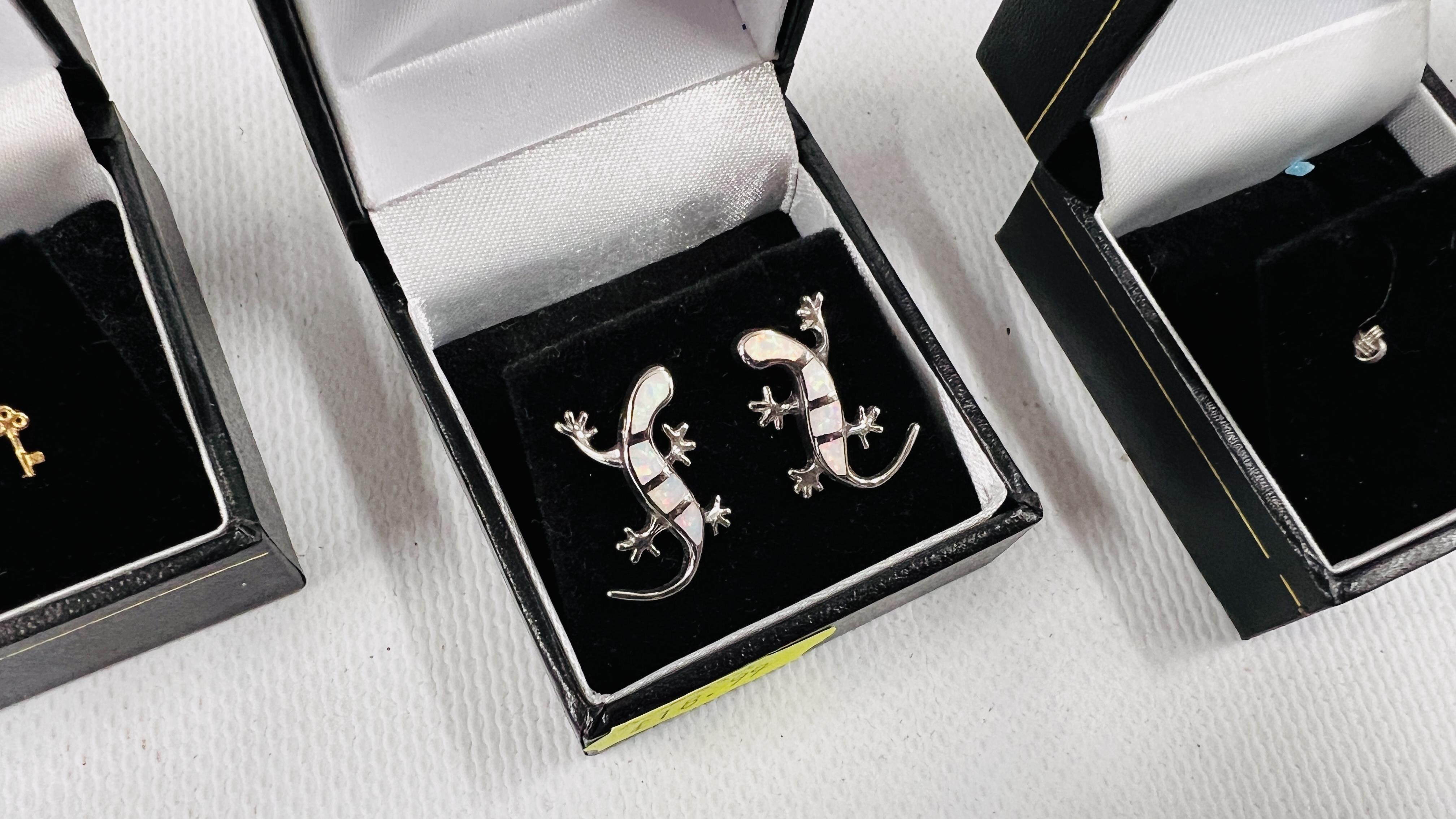 BANKRUPTCY STOCK - A GROUP OF ASSORTED MODERN SILVER AND WHITE METAL EARRINGS, ALL BOXED EXAMPLES. - Image 9 of 16