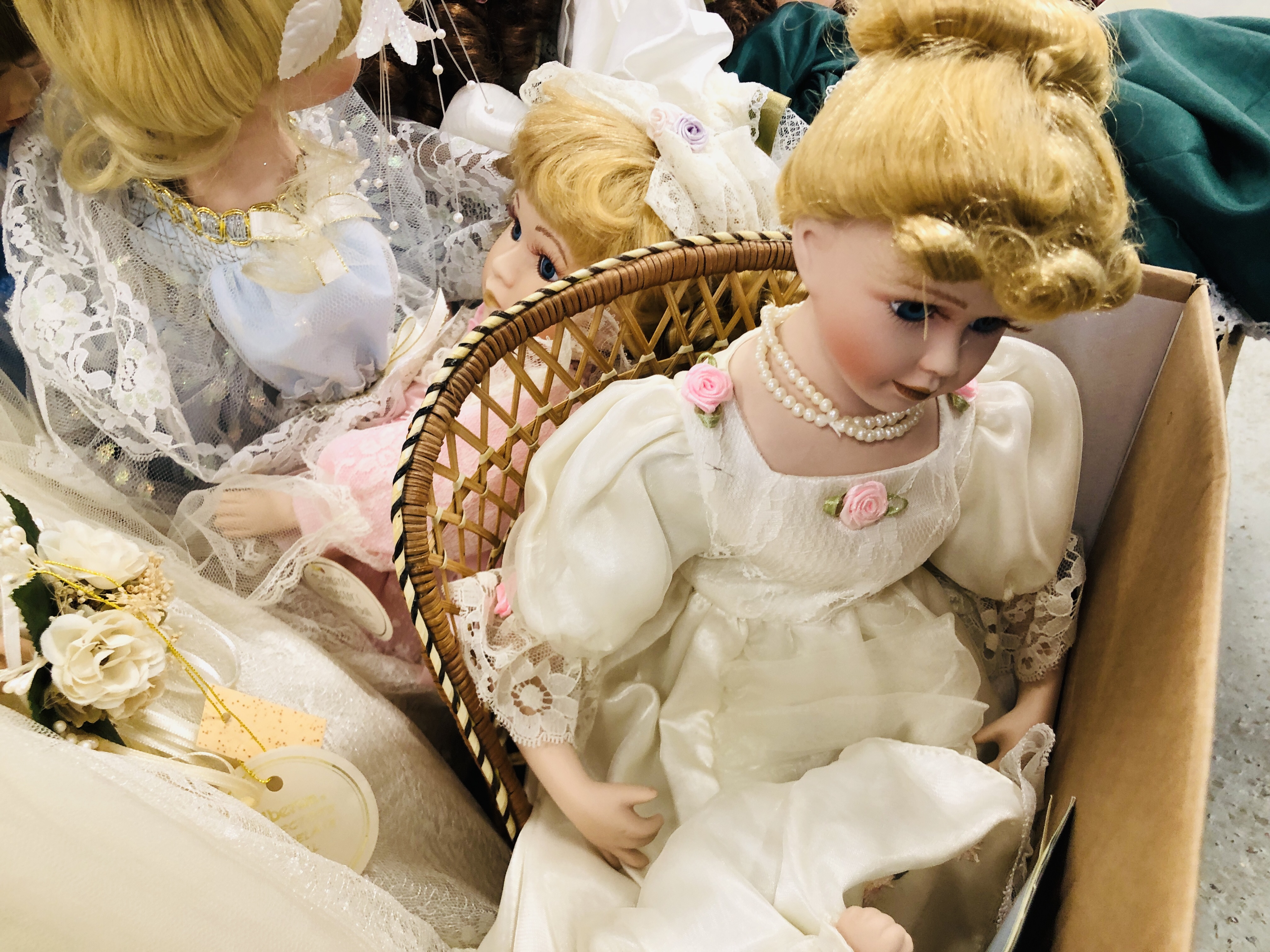 TWO BOXES CONTAINING AN EXTENSIVE COLLECTION OF QUALITY CHINA DOLLS TO INCLUDE LIMITED EDITION - Image 5 of 5