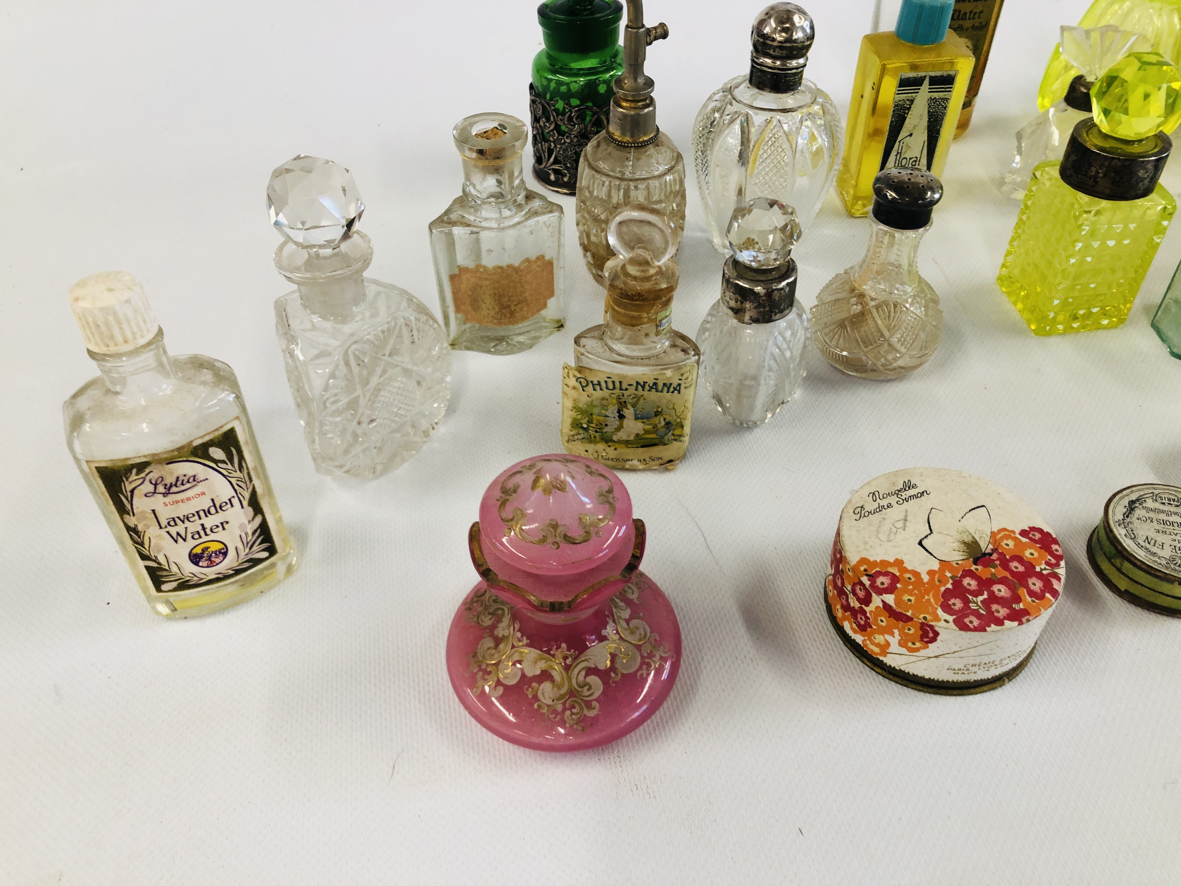 COLLECTION OF VINTAGE PERFUME BOTTLES INCLUDING SILVER TOPPED. - Image 7 of 7