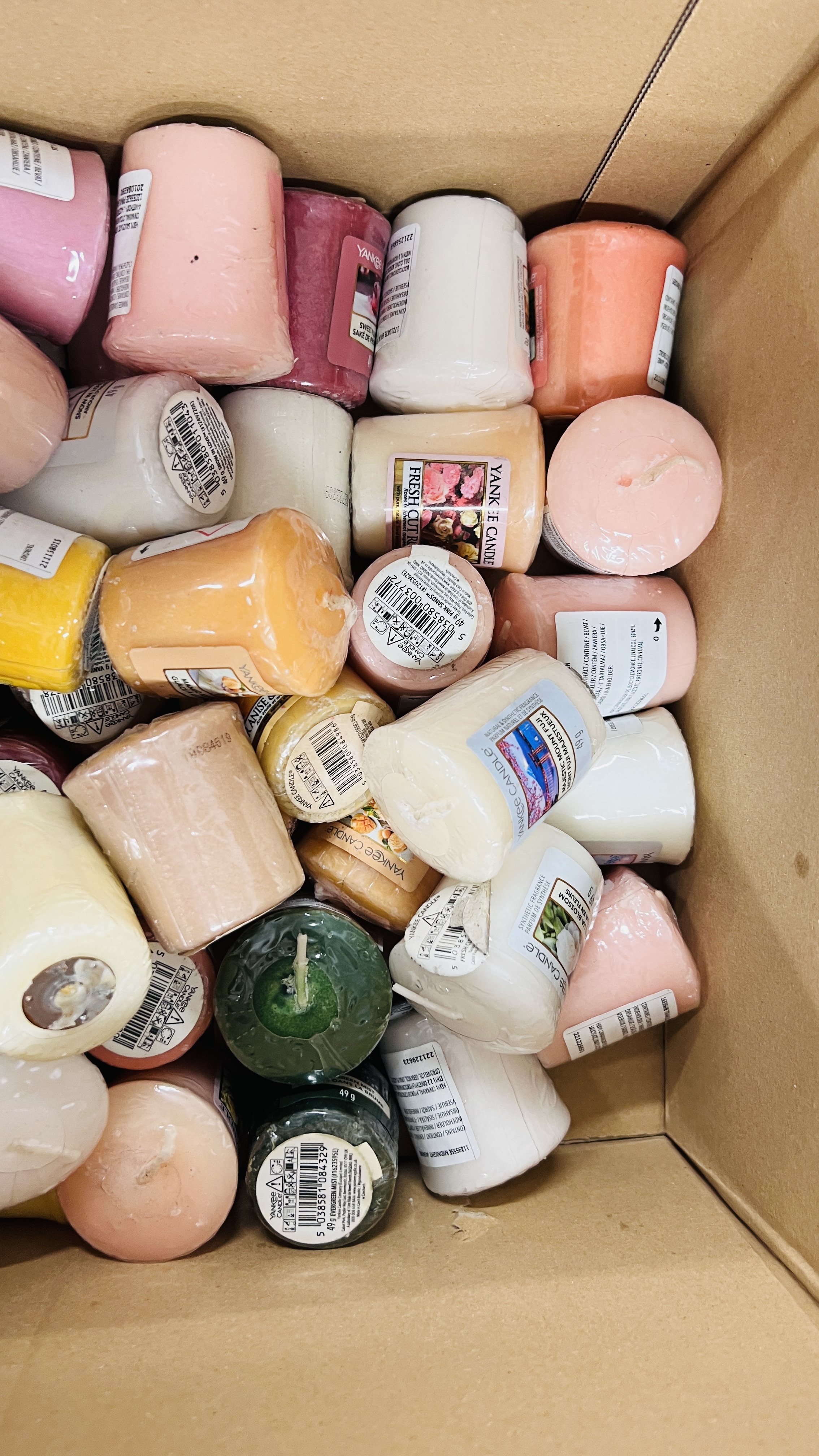 BANKRUPTCY STOCK - BOX CONTAINING 70 YANKEE CANDLES 49g VARIOUS FRAGRANCES. - Bild 4 aus 5