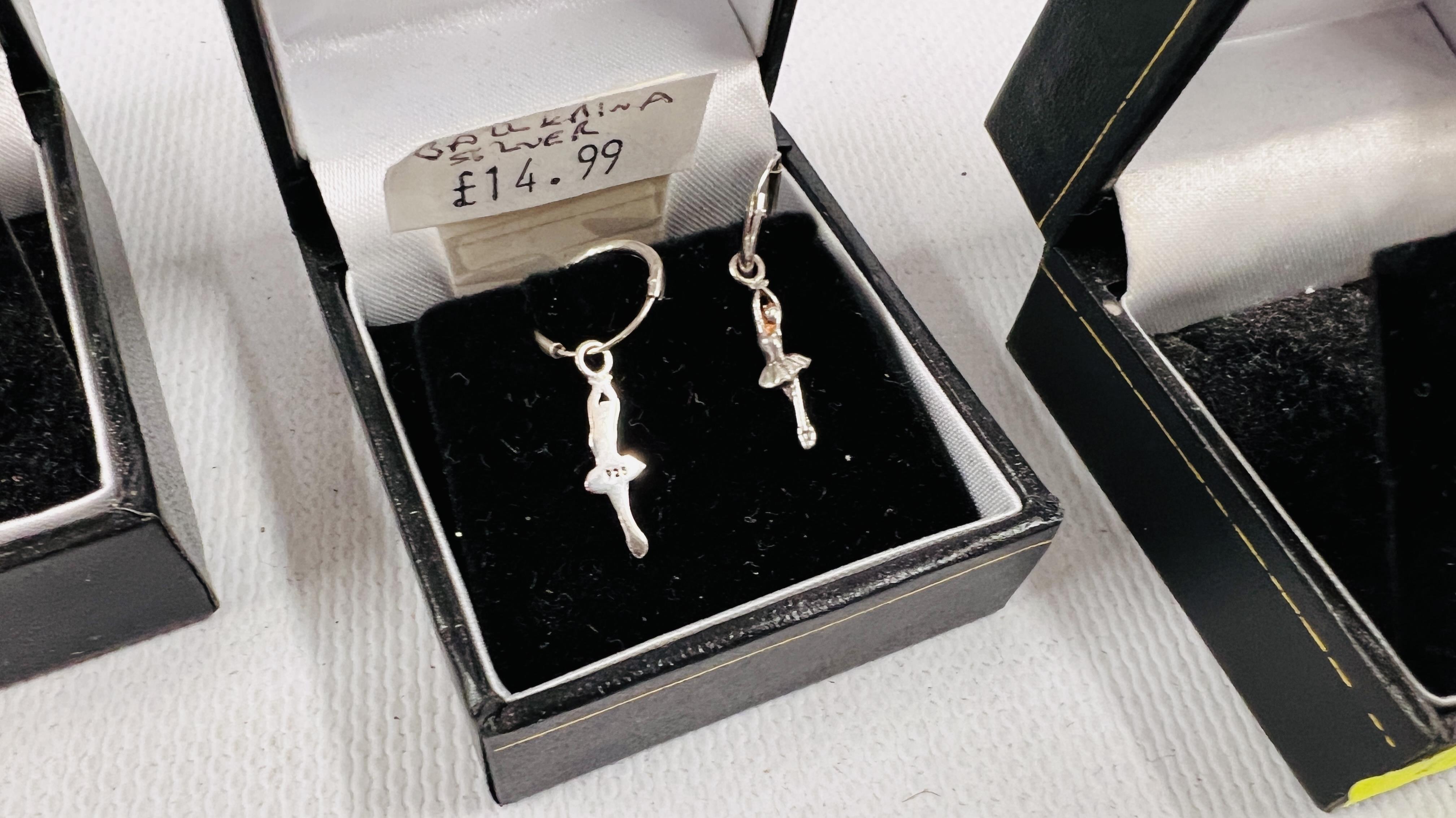 BANKRUPTCY STOCK - A GROUP OF ASSORTED MODERN SILVER AND WHITE METAL EARRINGS, ALL BOXED EXAMPLES. - Image 3 of 16