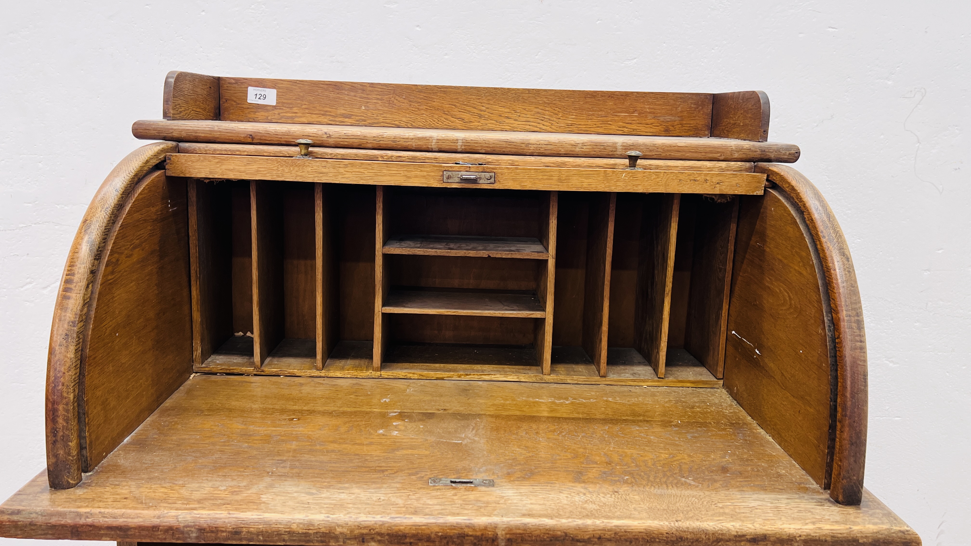 A SMALL OAK ROLL TOP WRITING BUREAU WITH BOOKSHELF TO BASE, W 77CM, D 52CM, H 108CM. - Image 3 of 7