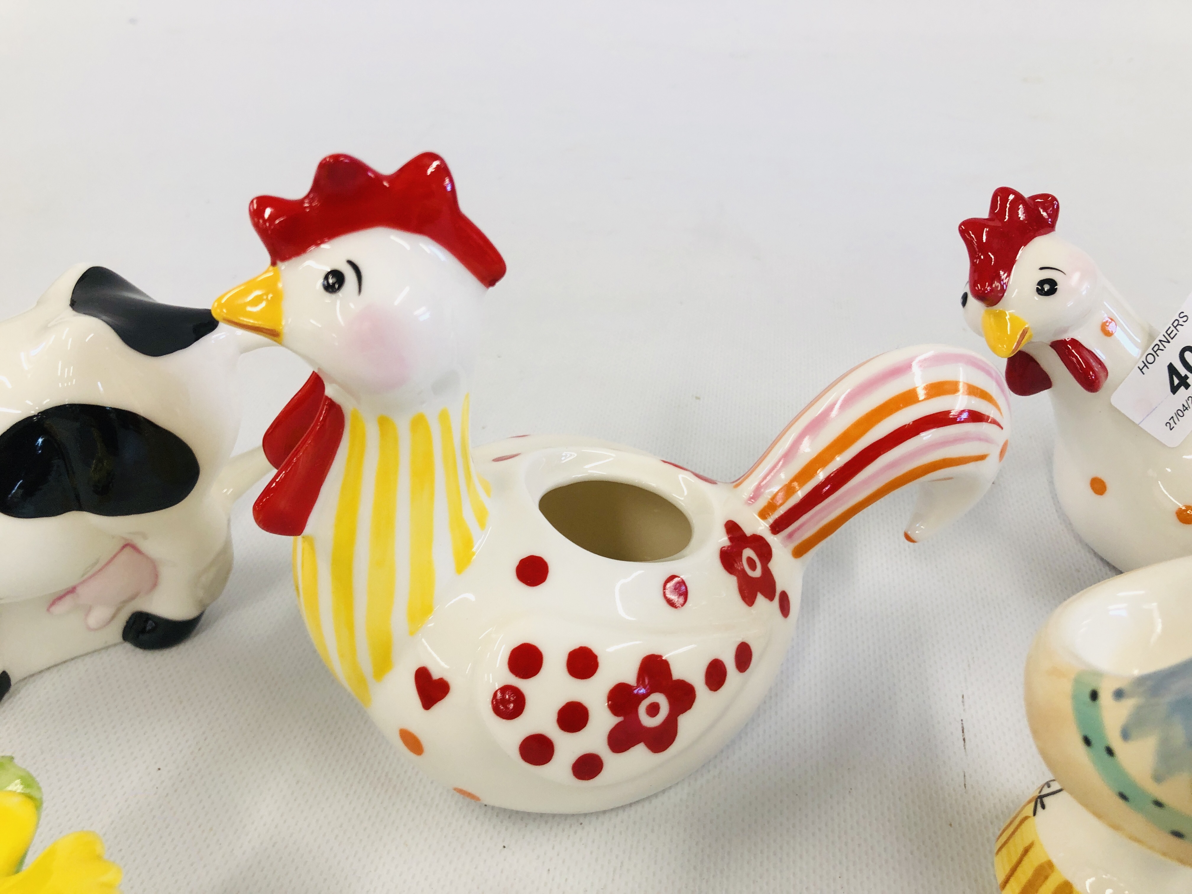 A COLLECTION OF 8 PAIRS OF VILLEROY & BOCH PERCELAIN FARM YARD CHARACTERS IN THE FORM OF COW CREAM - Image 5 of 9