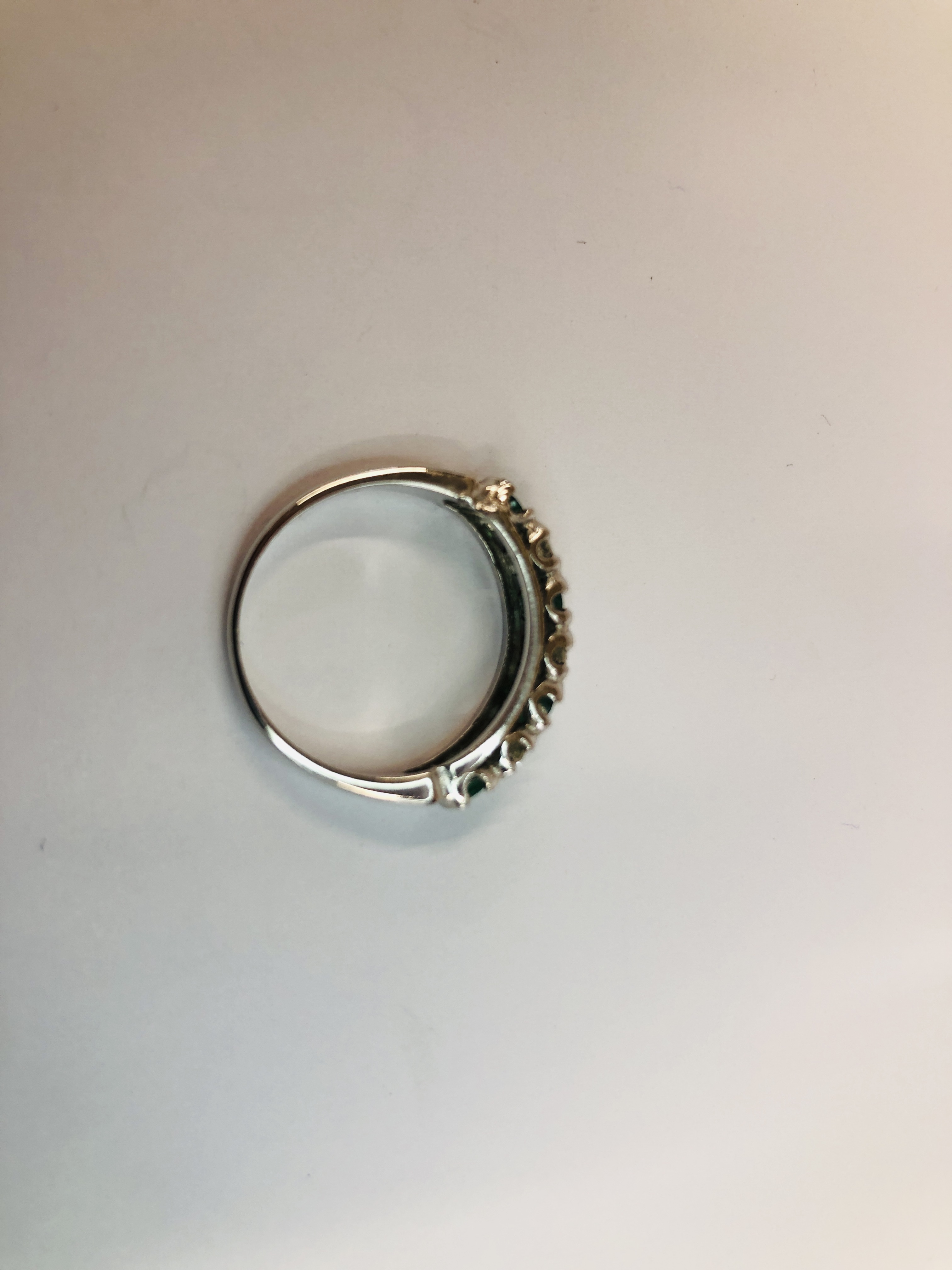 AN 18CT WHITE GOLD EMERALD AND DIAMOND HALF HOOP ETERNITY RING. - Image 5 of 7