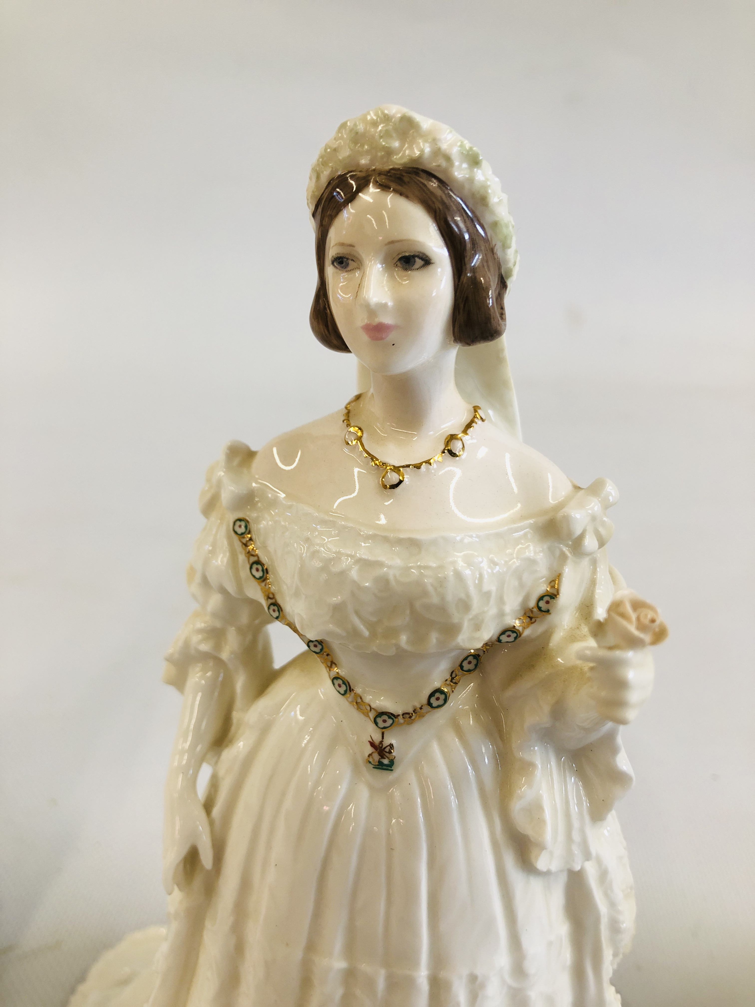 THREE COALPORT CHINA LIMITED EDITION CABINET FIGURES TO INCLUDE FEMMES FATALES "LILLIE LANGTRY" - Image 7 of 14