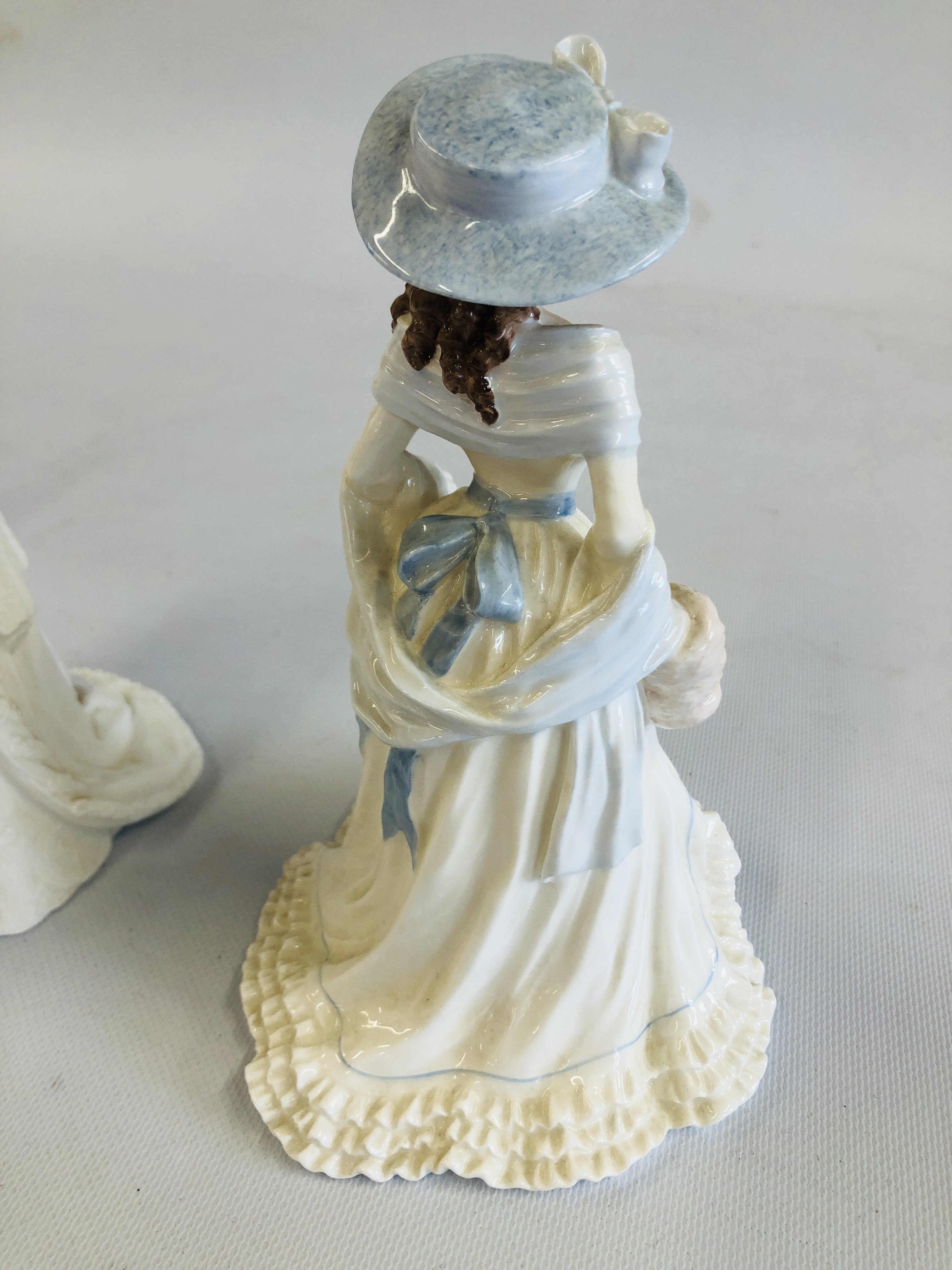 THREE COALPORT CHINA LIMITED EDITION CABINET FIGURES TO INCLUDE FEMMES FATALES "LILLIE LANGTRY" - Image 5 of 14