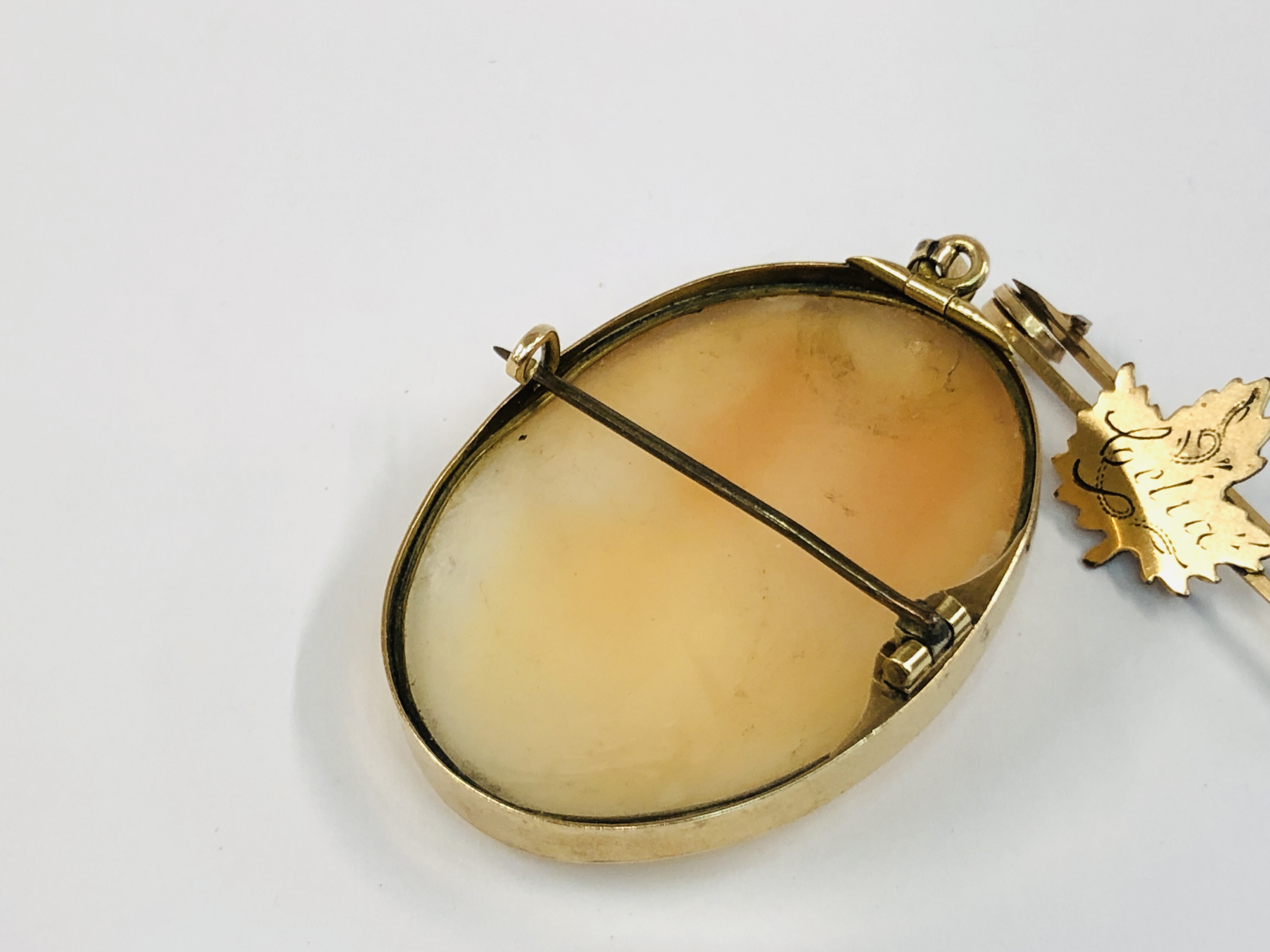 A VINTAGE YELLOW METAL CAMEO PENDANT / BROOCH, YELLOW METAL CAMEO BROOCH AND ONE OTHER EXAMPLE. - Image 6 of 9