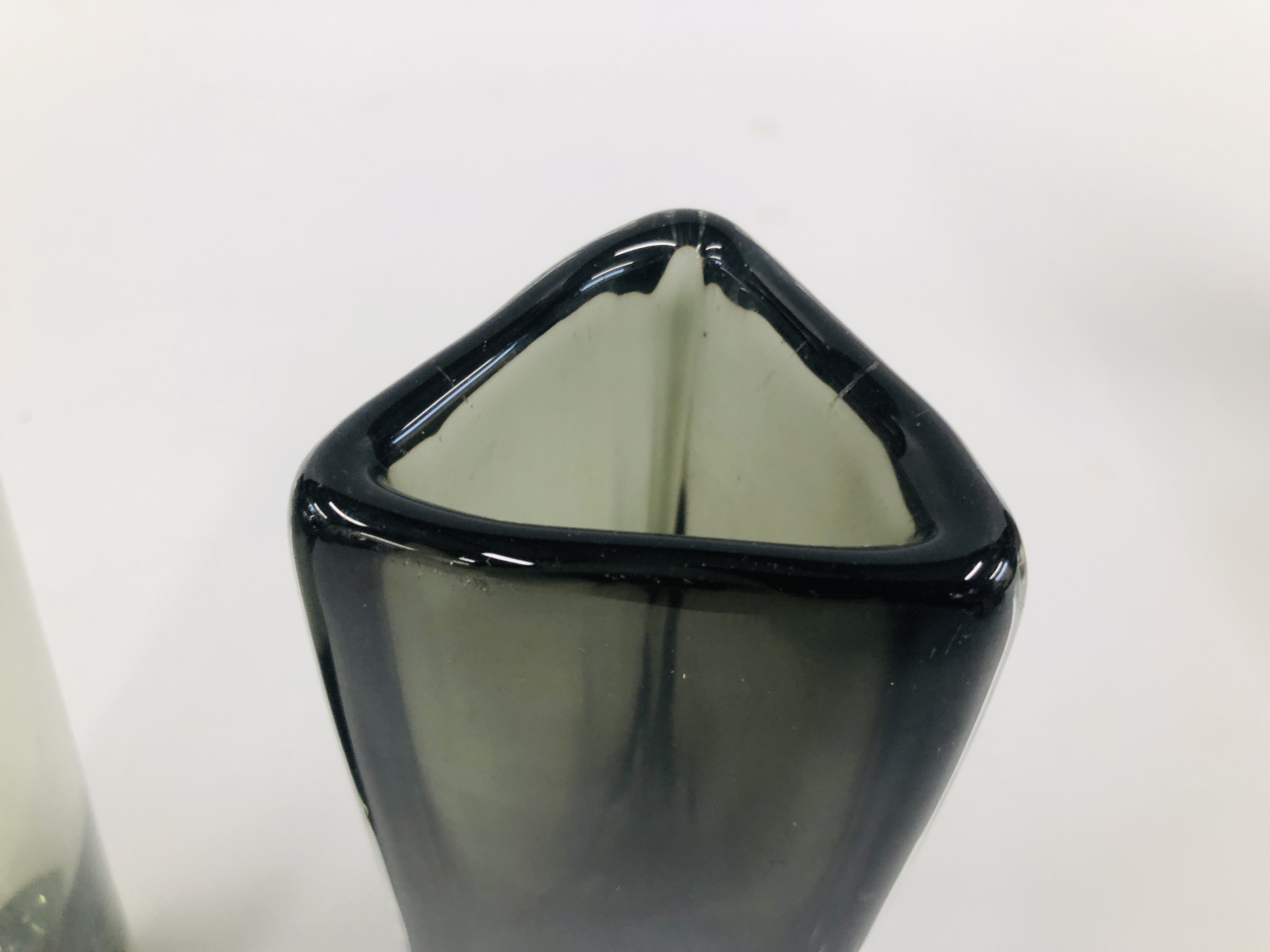 2 SCANDINAVIAN 1960'S SMOKY GLASS VASES BEARING SIGNATURE "NILS ORREFORS" H 17. - Image 3 of 7
