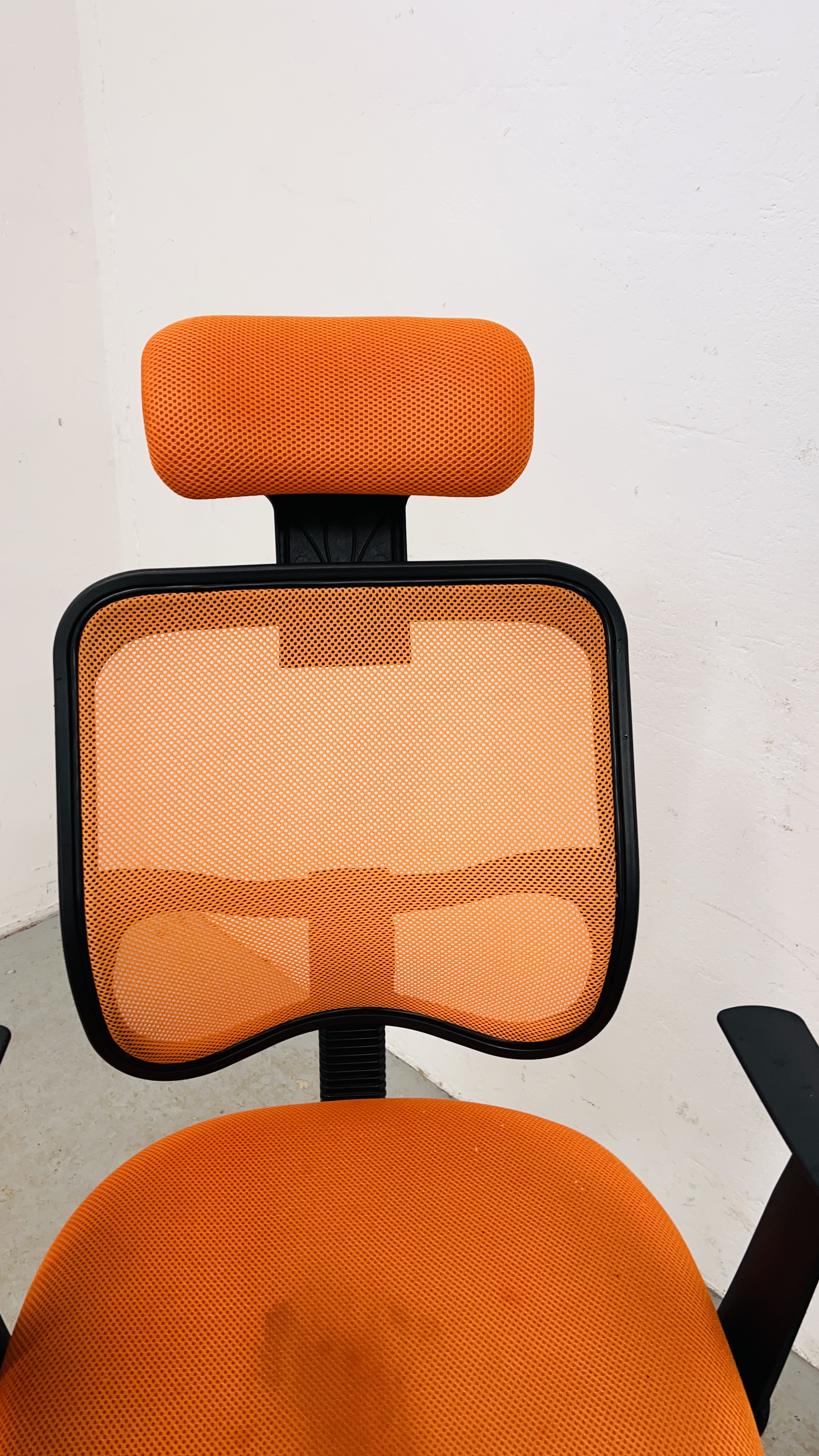 EXECUTIVE HOME OFFICE CHAIR. - Image 2 of 5