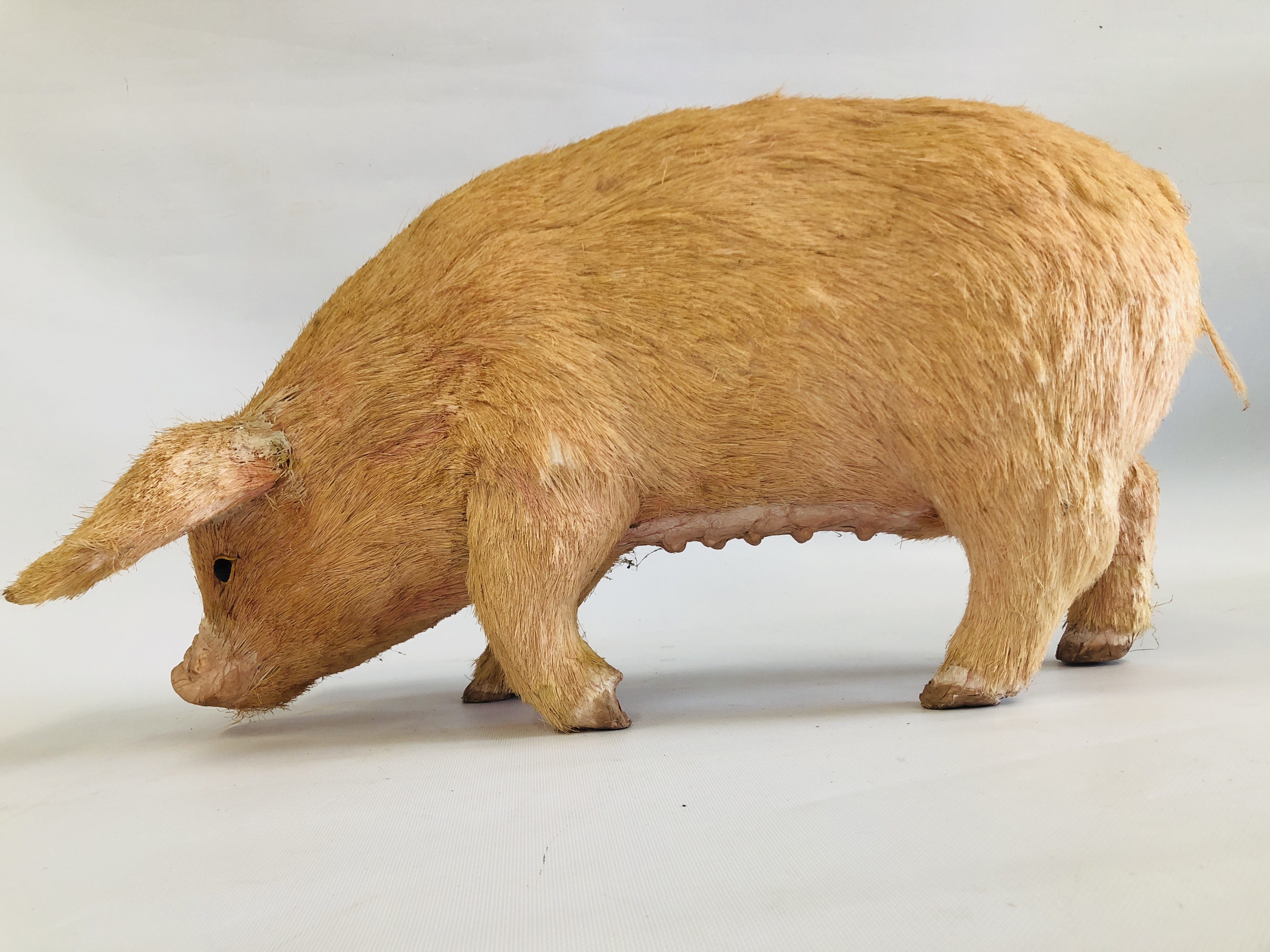 STRAW COVERED PIG ORNAMENT. - Image 6 of 6