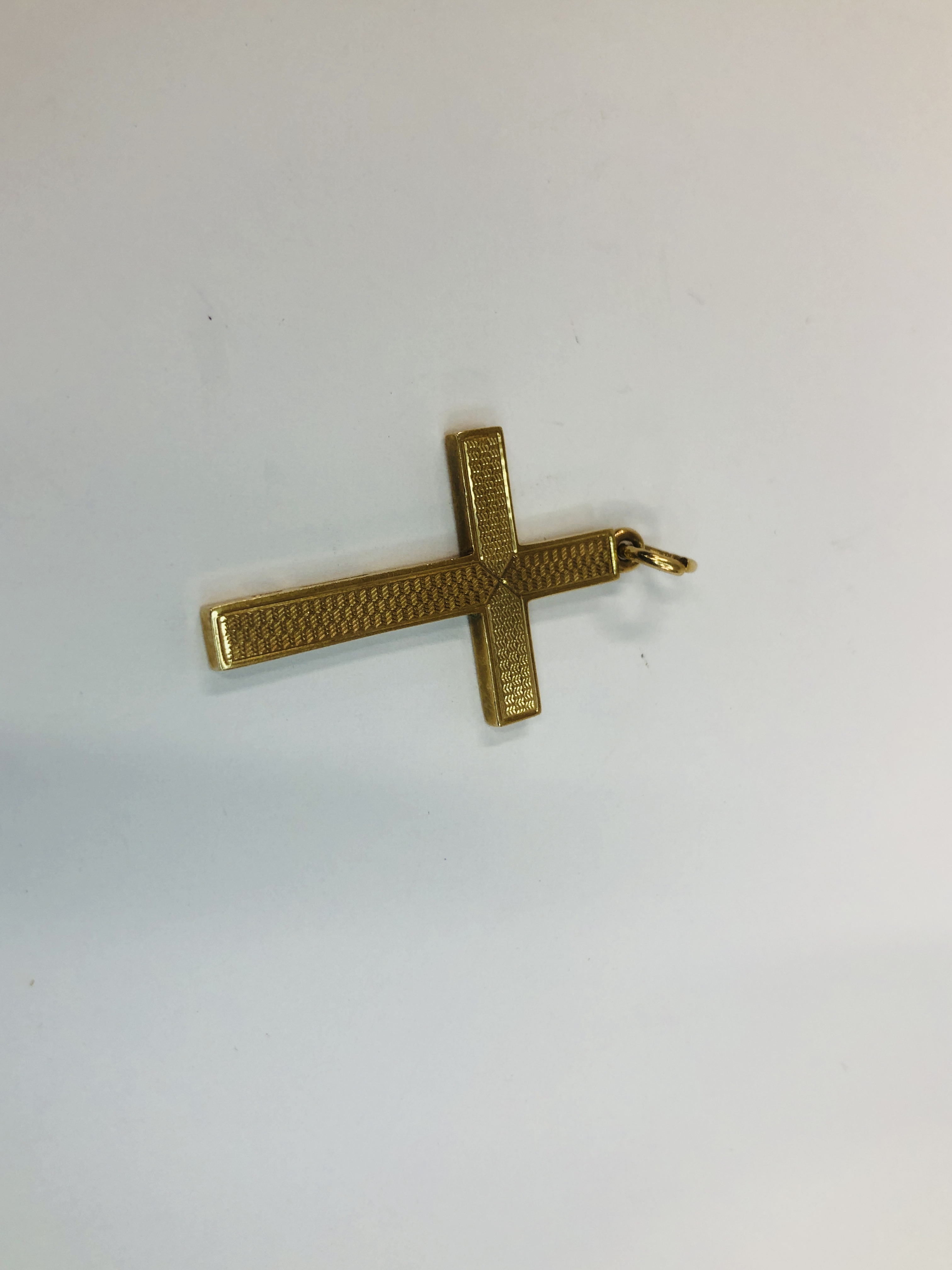 A VINTAGE CROSS & CHAIN MARKED 9CT ALONG WITH A FURTHER 9CT GOLD CROSS. - Image 2 of 10