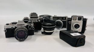 A COLLECTION OF VINTAGE CAMERAS AND ACCESSORIES TO INCLUDE OLYMPUS OM10 FILM CAMERA,