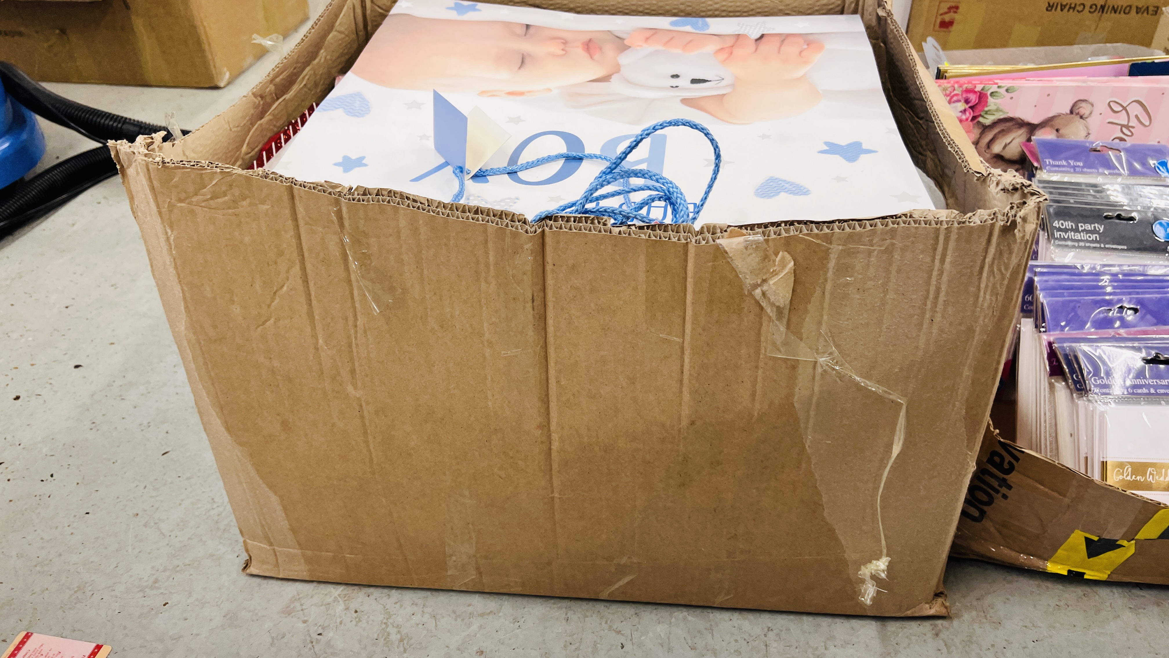 BANKRUPTCY STOCK - 6 X BOXES CONTAINING LARGE QUANTITY GIFT BAGS, INVITATION CARDS, PLATE HANGERS, - Image 15 of 15