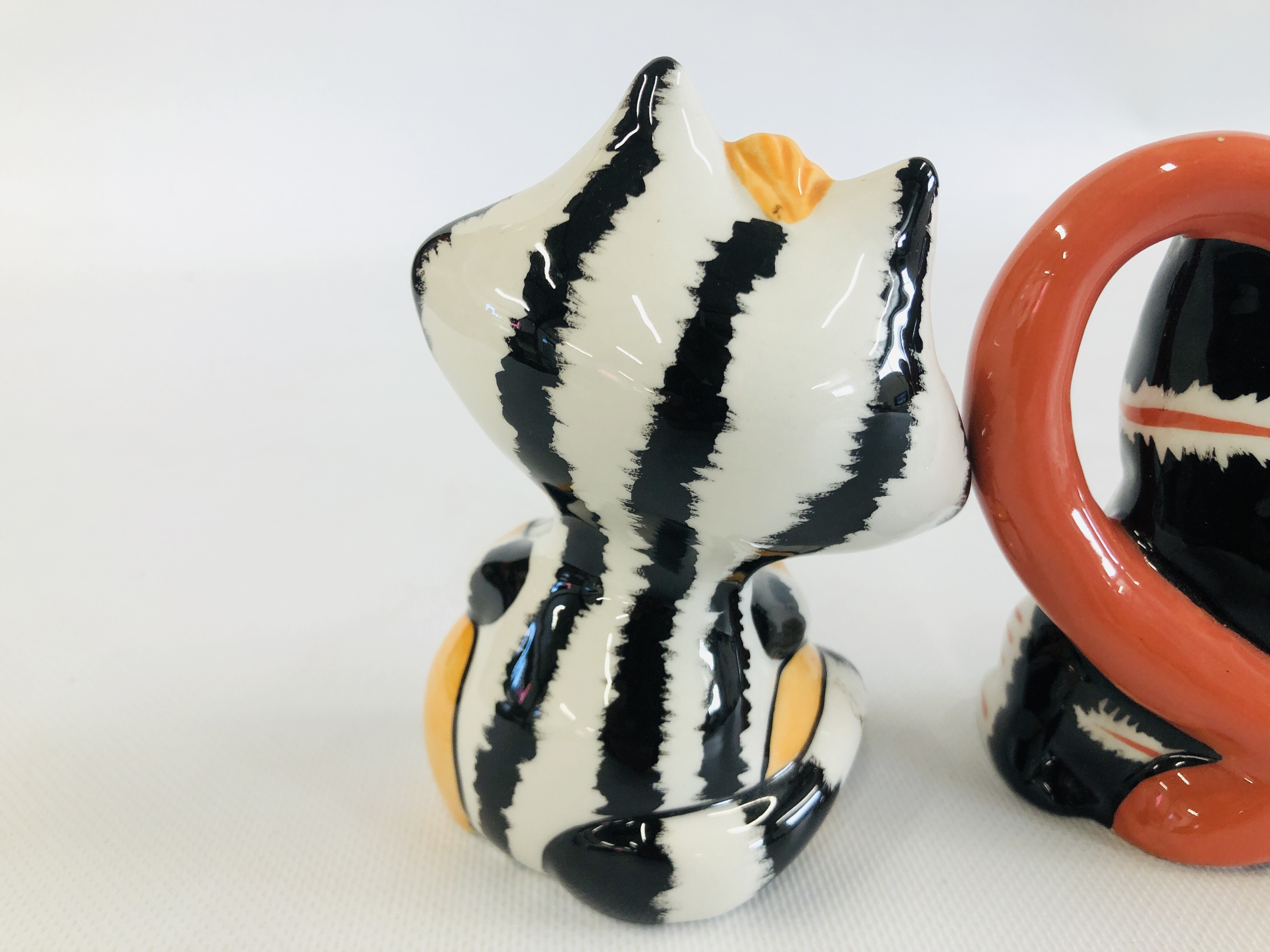 TWO "LORNA BAILEY" COLLECTORS CATS TO INCLUDE A DOUBLE HEAR THE LOVERS H 11. - Image 5 of 7