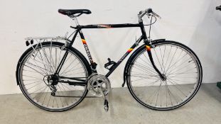 A EMMELL CLIPPER GT 12 10 SPEED BICYCLE WITH CARRIER.