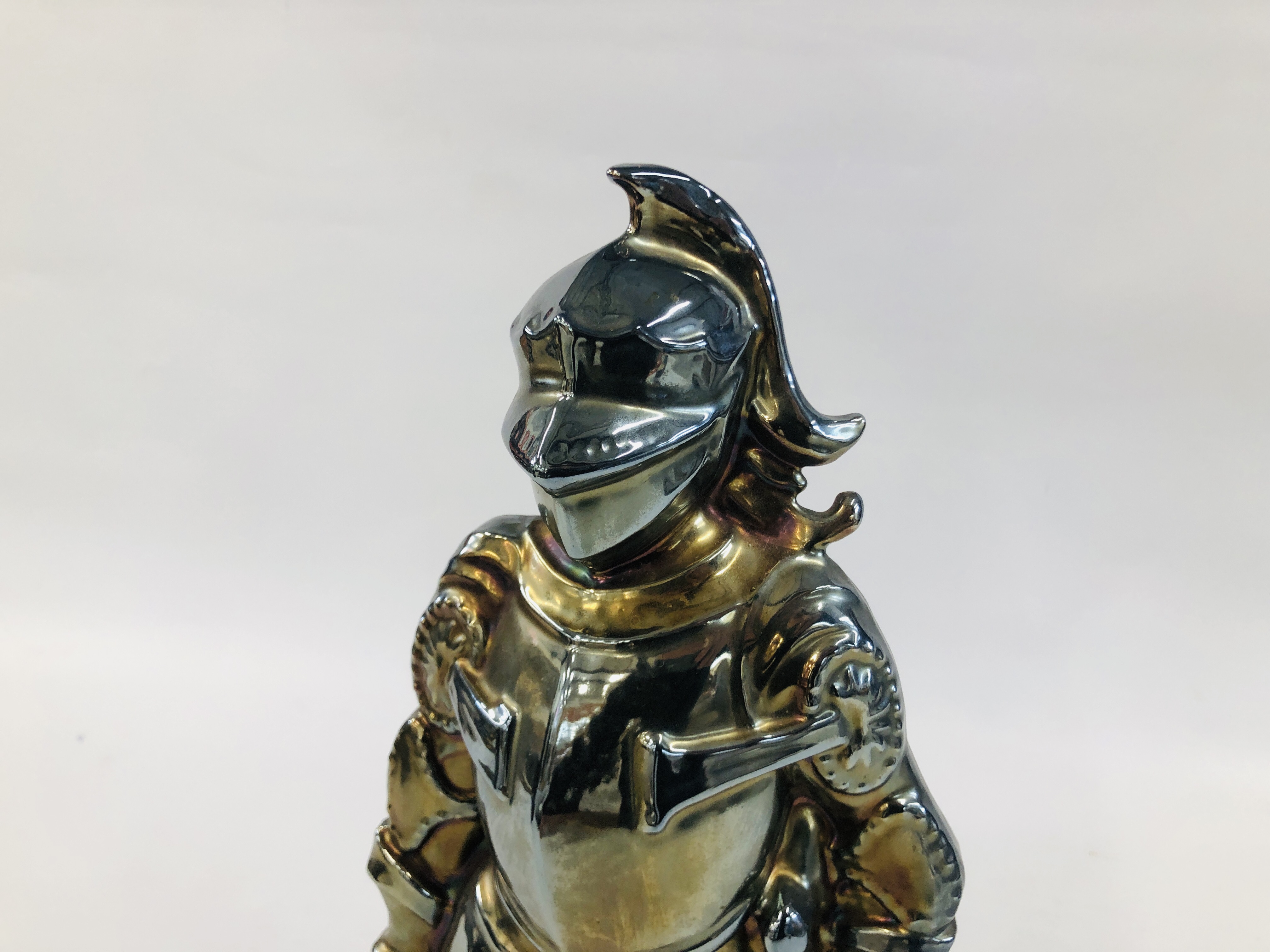 A VINTAGE STYLE CAST NOVELTY KNIGHT FIRE COMPANION SET, H 52CM. - Image 2 of 5