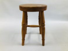 TURNED HARDWOOD STOOL.