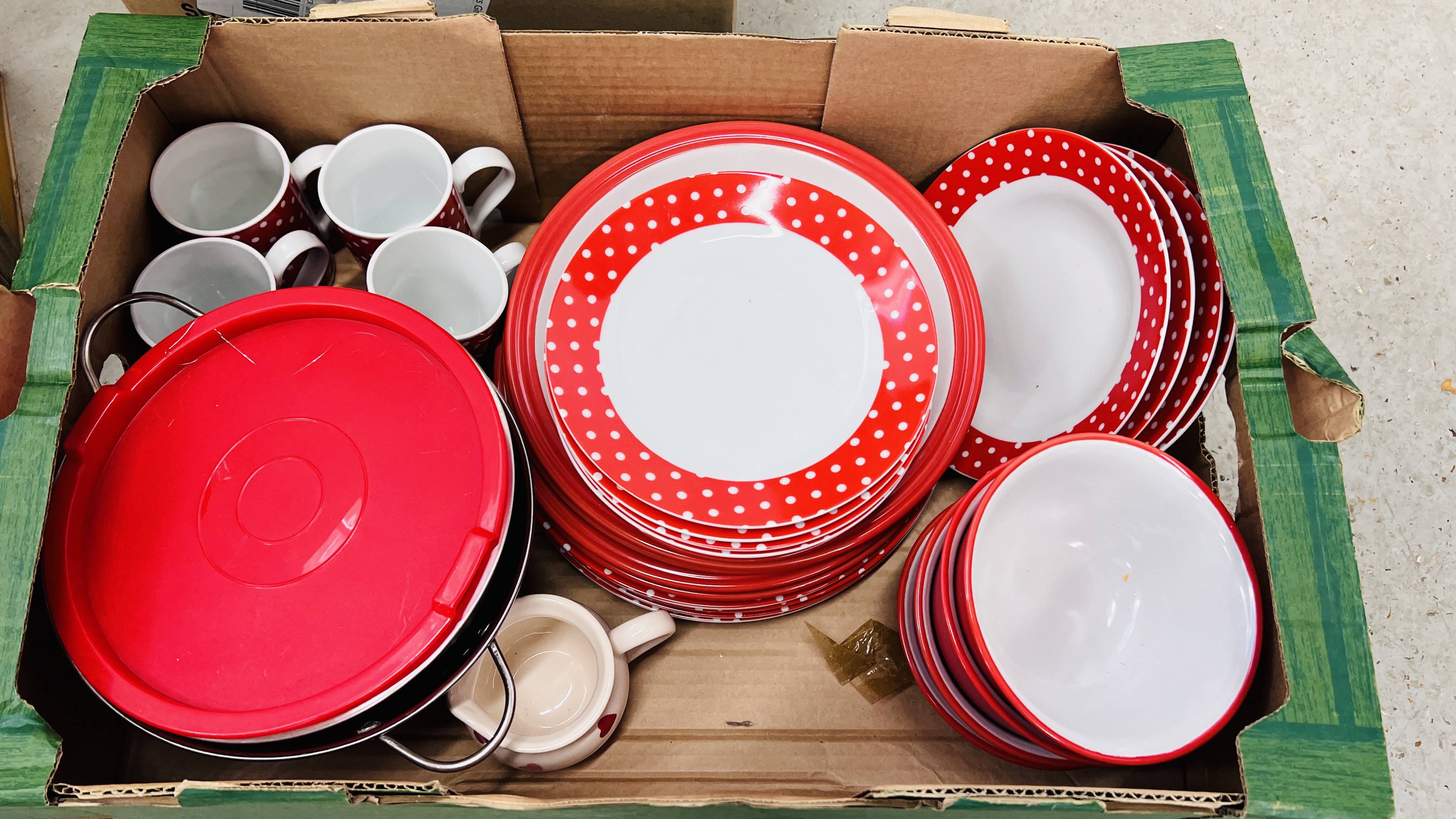 2 X BOXES OF MODERN RED FINISH KITCHEN ACCESSORIES AND CHINA TO INCLUDE SCALES, CLOCK, - Image 2 of 16