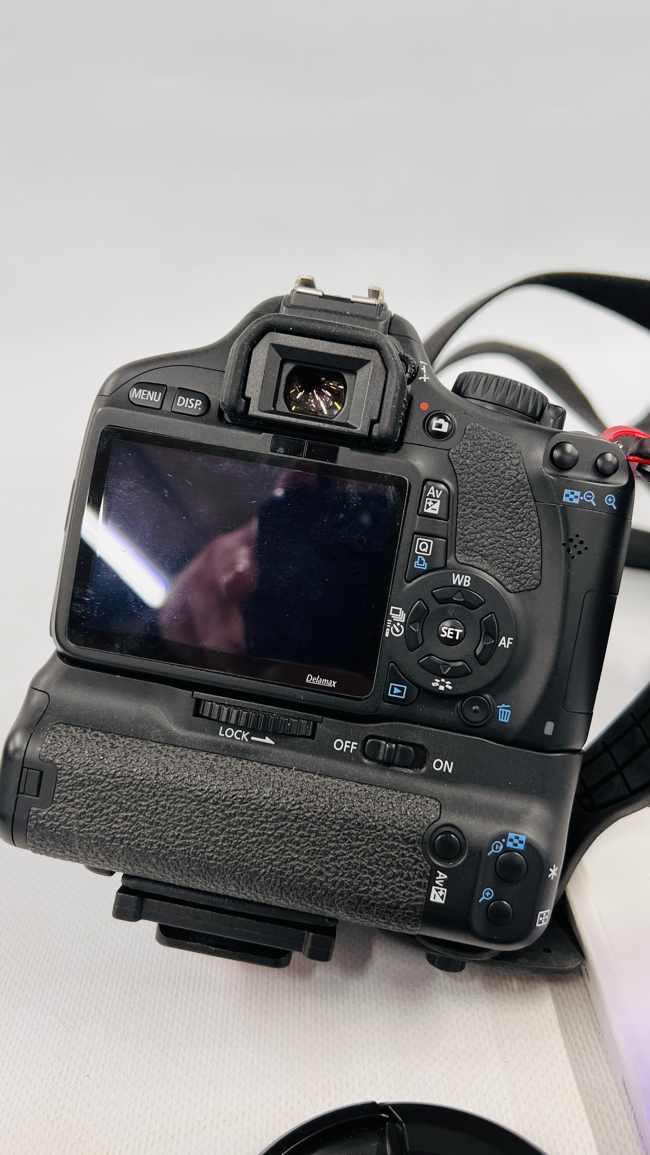 A CANON EOS 550D DSLR CAMERA BODY FITTED WITH ADDITIONAL BATTERY GRIP, - Bild 6 aus 12