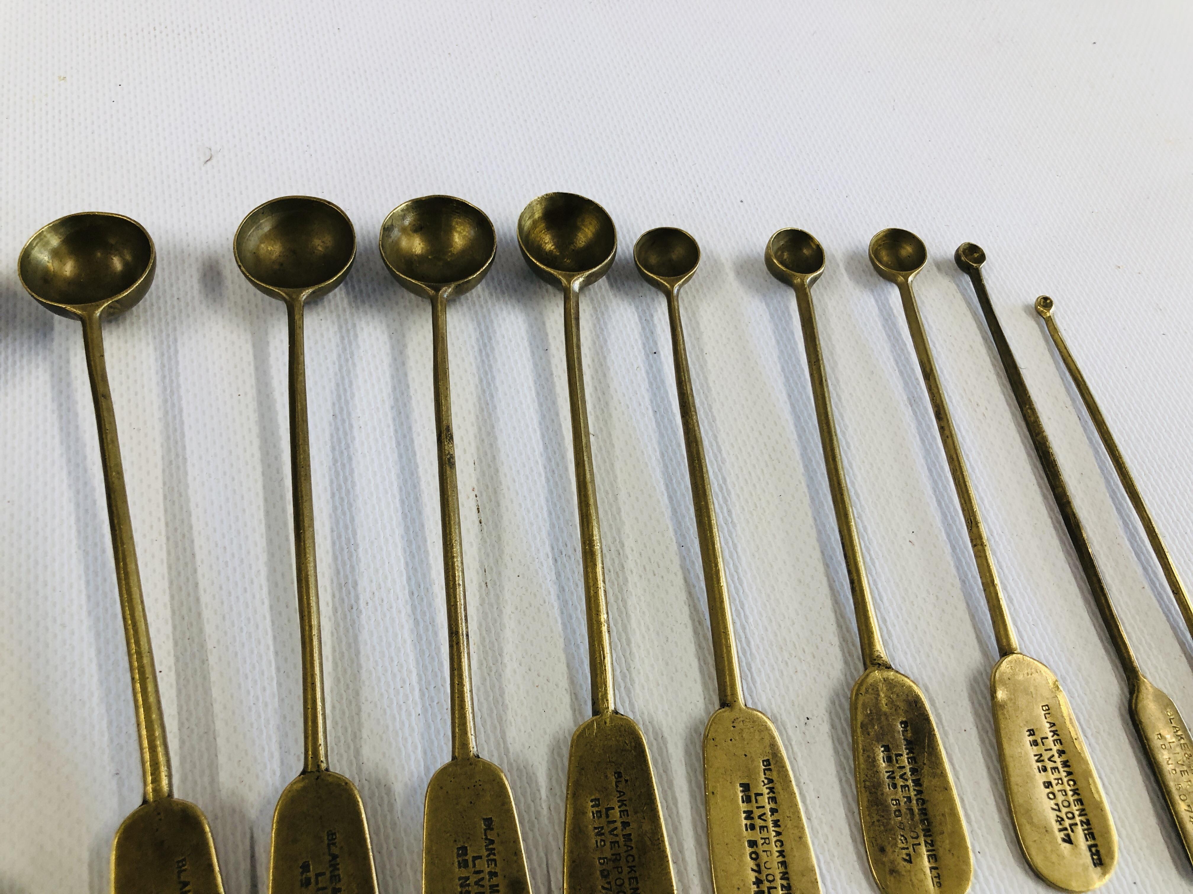 A COLLECTION OF 19 VINTAGE BRASS SEED MEASURES ALL IMPRESSED WITH "BLAKE & MACKENZIE LTD LIVERPOOL" - Image 5 of 10