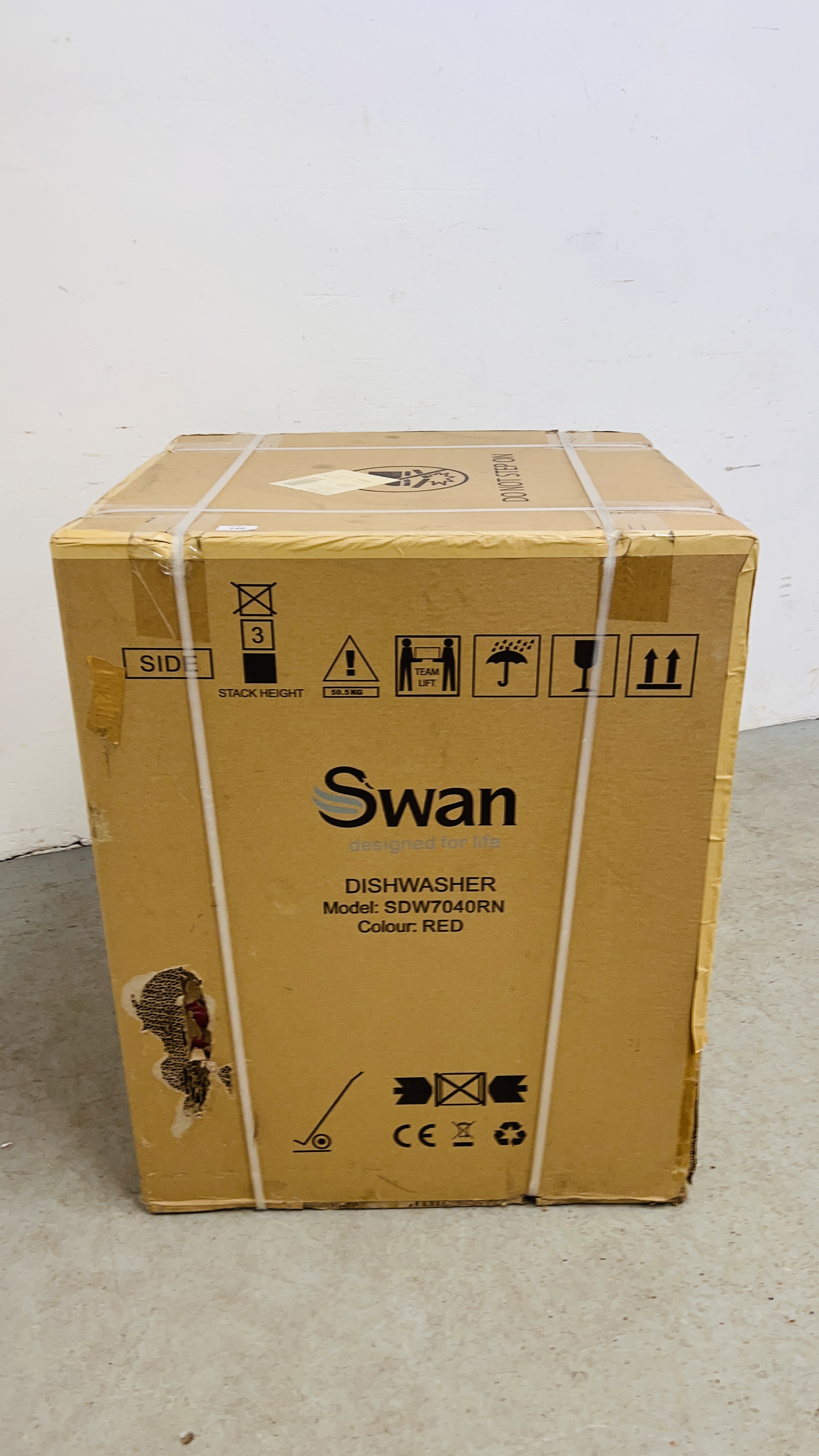 AN AS NEW RETRO STYLE SWAN DISHWASHER MODEL SDW7040RN COLOUR - RED, - Image 3 of 6