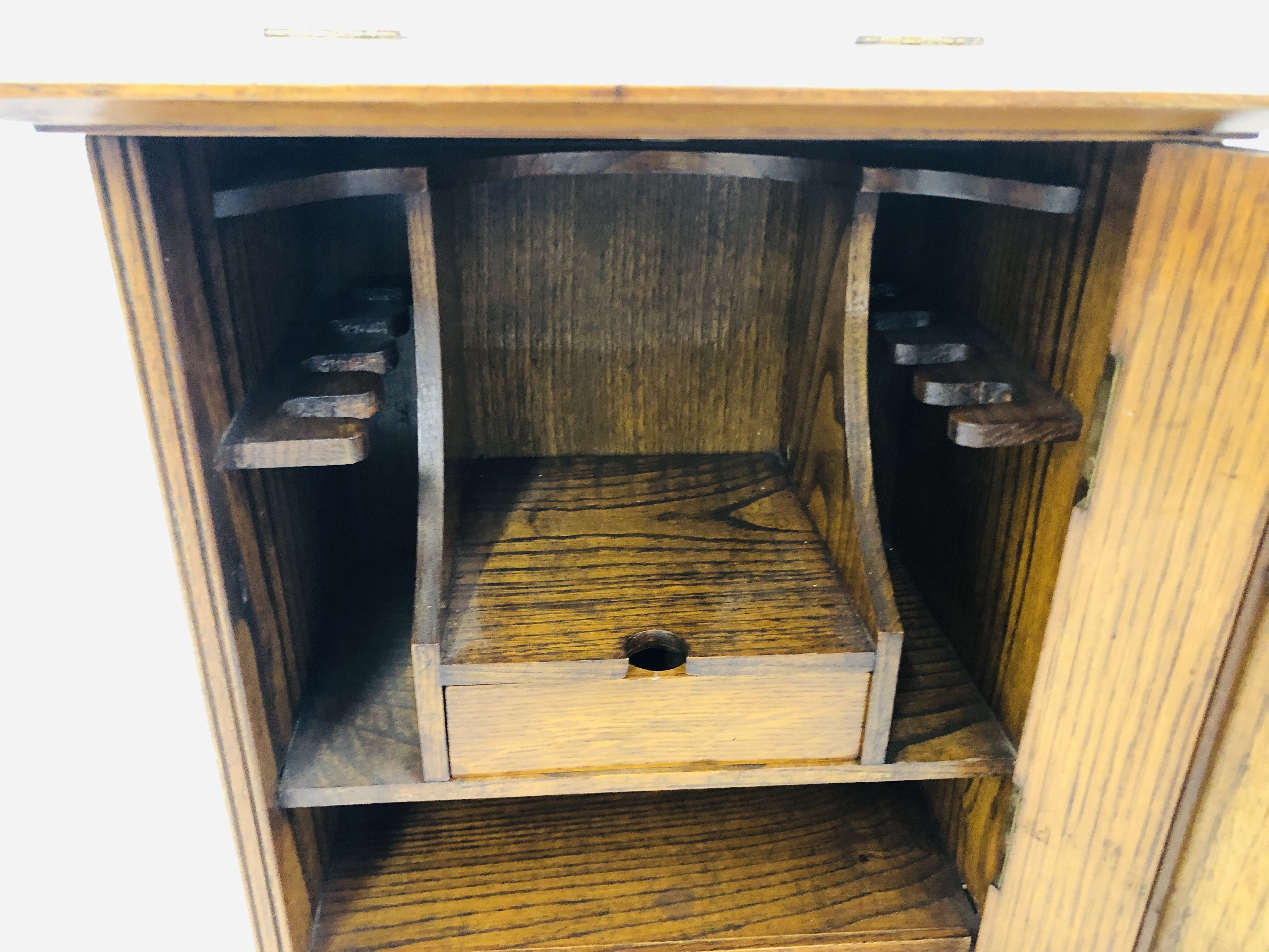 AN ART NOUVEAU OAK SMOKERS' CABINET W 32CM X D 19.5CM X H 40CM. - Image 5 of 9