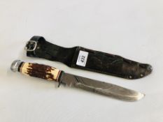 A SCHUR "ORIGINAL BOWIE KNIFE" COMPLETE WITH LEATHER BELT HOLSTER (18 YEARS OF AGE AND OVER) - NO