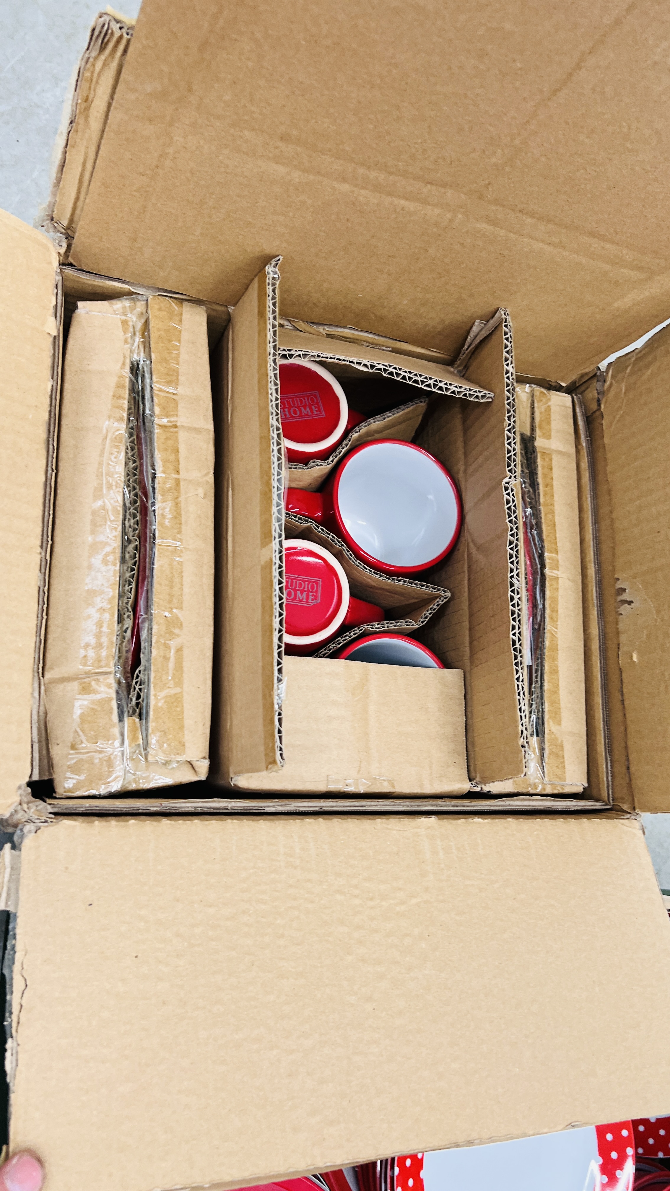 2 X BOXES OF MODERN RED FINISH KITCHEN ACCESSORIES AND CHINA TO INCLUDE SCALES, CLOCK, - Image 13 of 16