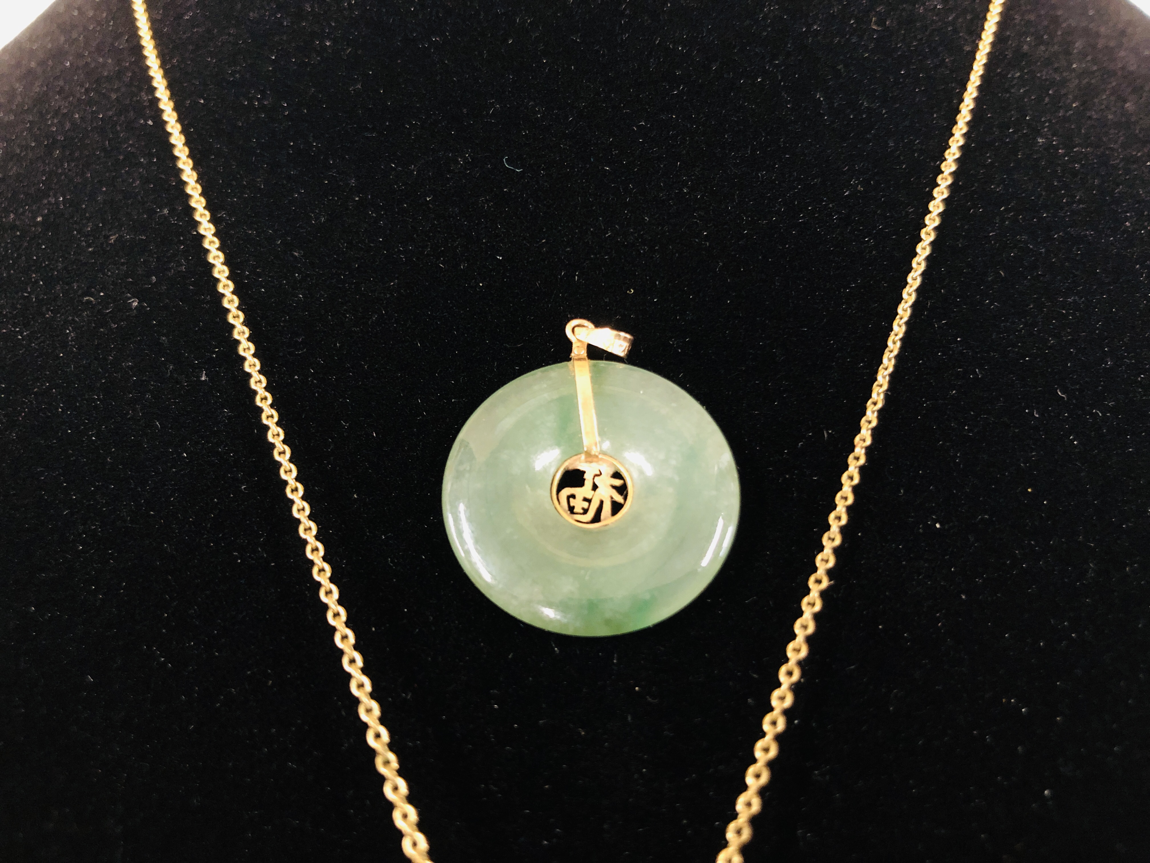 A JADE PENDANT MARKED 585 TO THE BACK ALONG WITH BUDDHA PENDANT. - Image 3 of 15