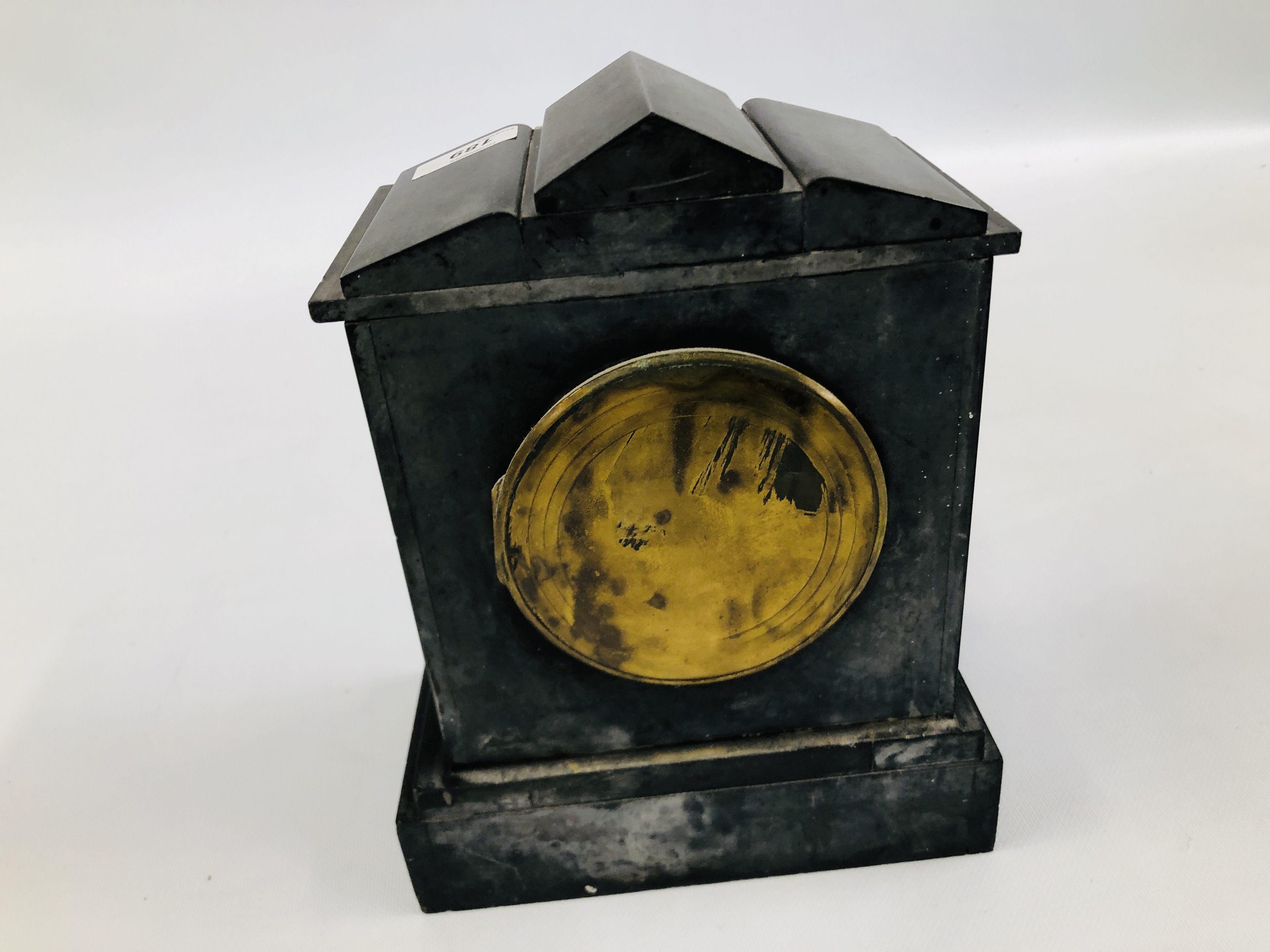 SLATE MANTEL CLOCK WITH MARBLE INLAID DETAIL, THE MOVEMENT STAMPED G.B WITH PENDULUM AND KEY. - Image 6 of 9