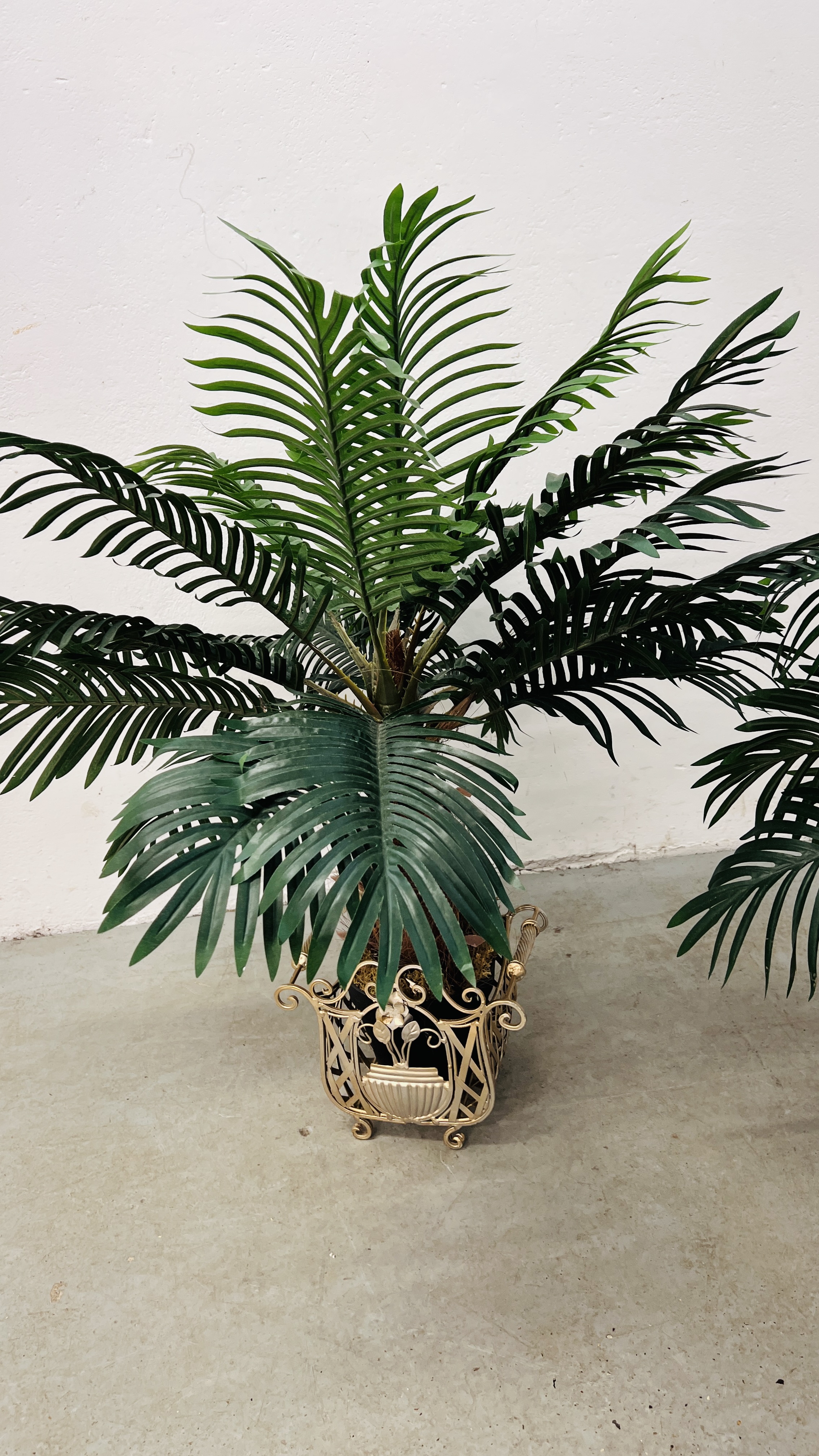 THREE ARTIFICIAL POTTED PLANTS. - Image 4 of 6