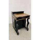 AN ORIENTAL LACQUERED LADIES WRITING BUREAU WITH 3 DRAWERS AND LIDDED TOP.