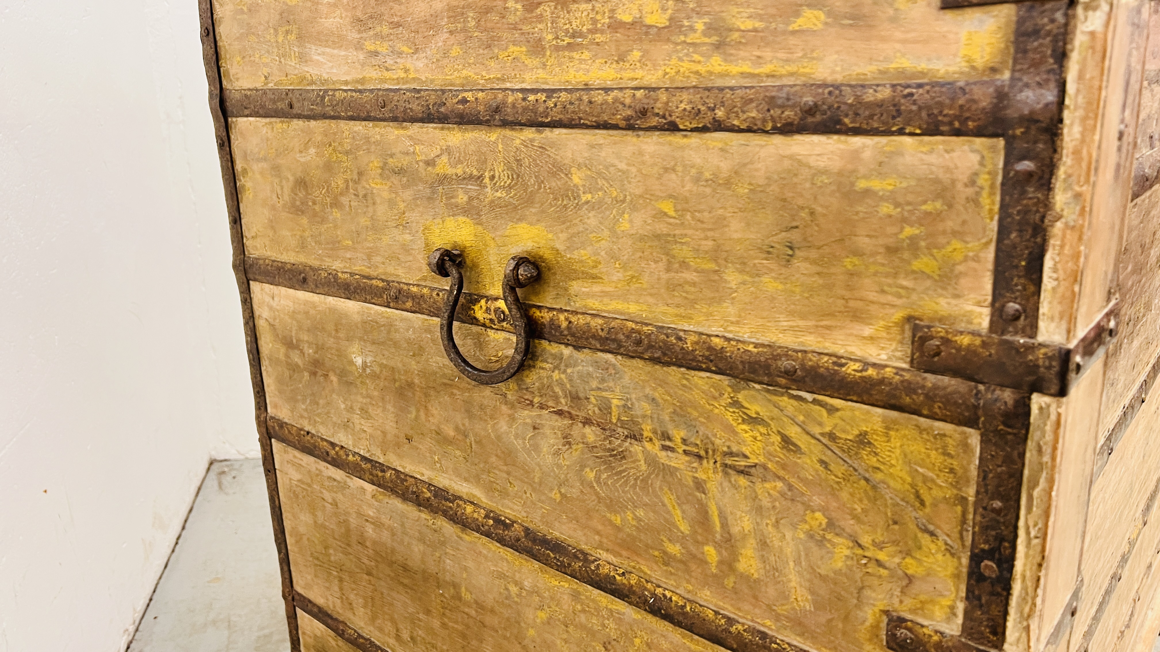 AN EXTREMELY LARGE RAJASTHANI 19th CENTURY DOWRY CHEST - 158CM W X 81CM D X 123CM H. - Image 9 of 30