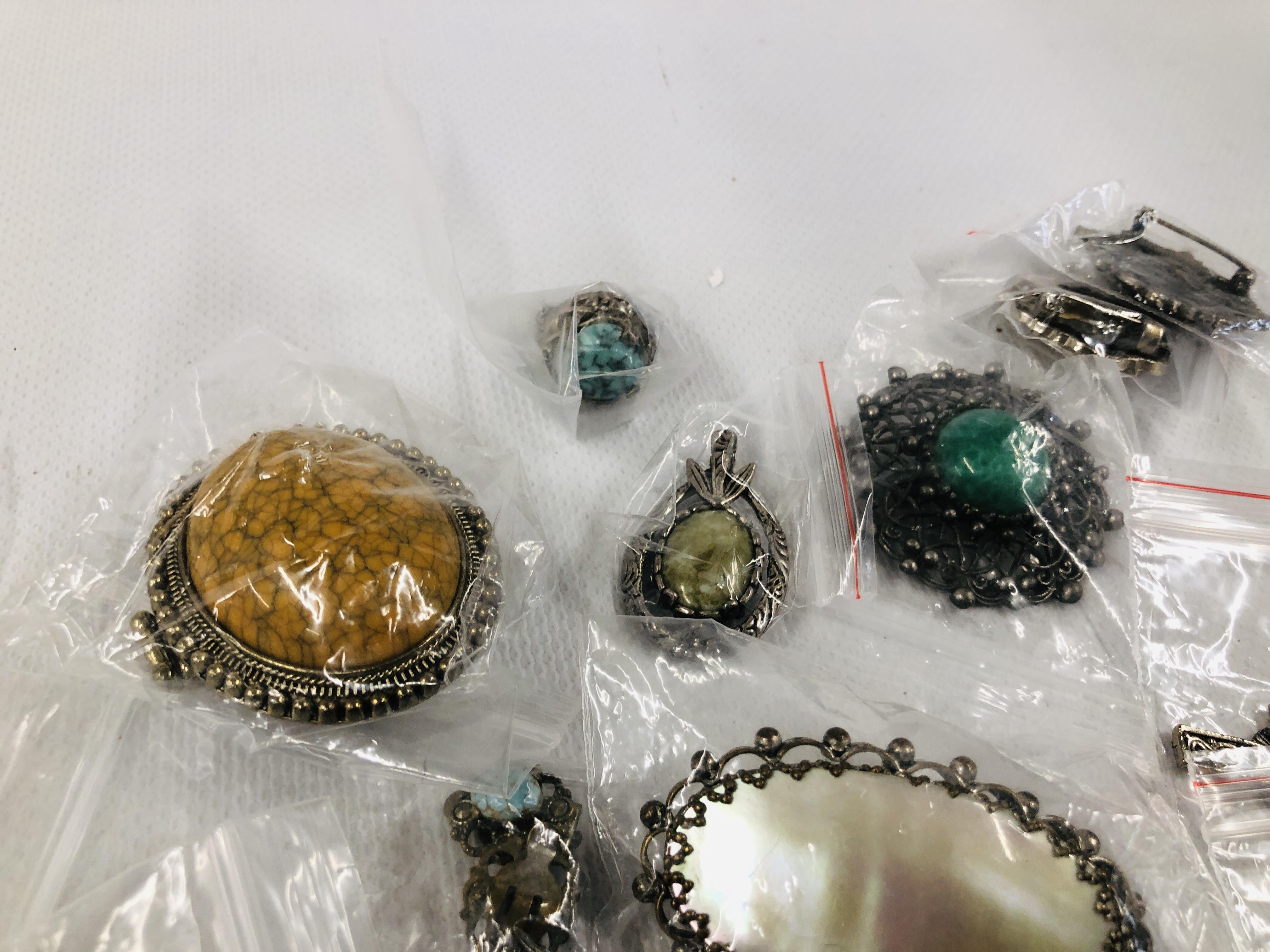 VINTAGE AND RETRO SILVER TONE BROOCHES, RINGS AND PENDANTS ETC. - Image 3 of 5