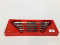 SET OF FIVE SNAP ON LONG 10 DEGREE OFFSET TORX WRENCHES E5-E20 IN PLASTIC CASE.