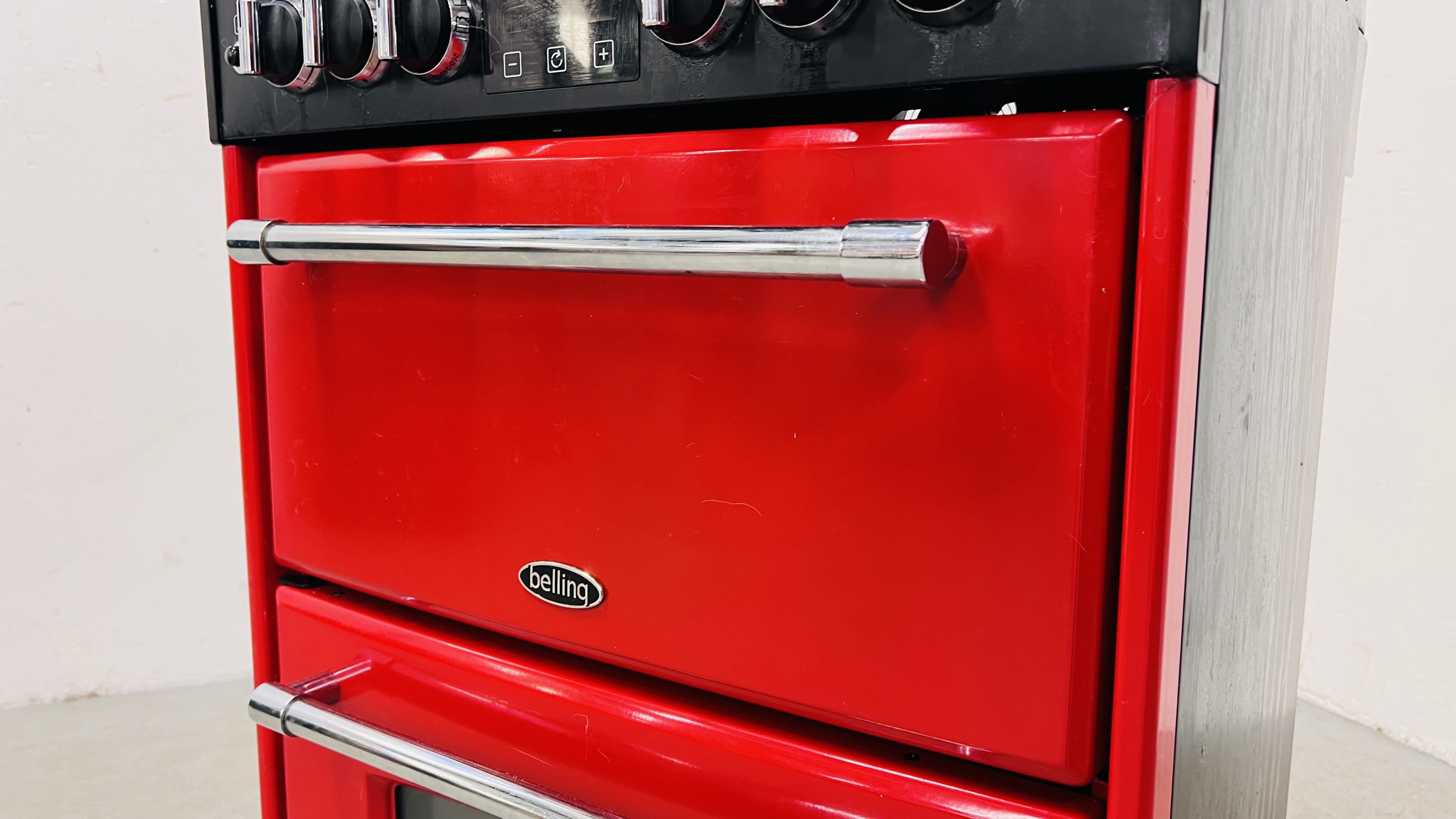 A BELLING "FARMHOUSE" MAINS GAS HOB, ELECTRIC SLOT IN COOKER FINISHED IN "HOT JALAPENO" RED, - Image 7 of 11