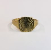 A GENT'S 9CT GOLD SUNBURST SIGNET RING.