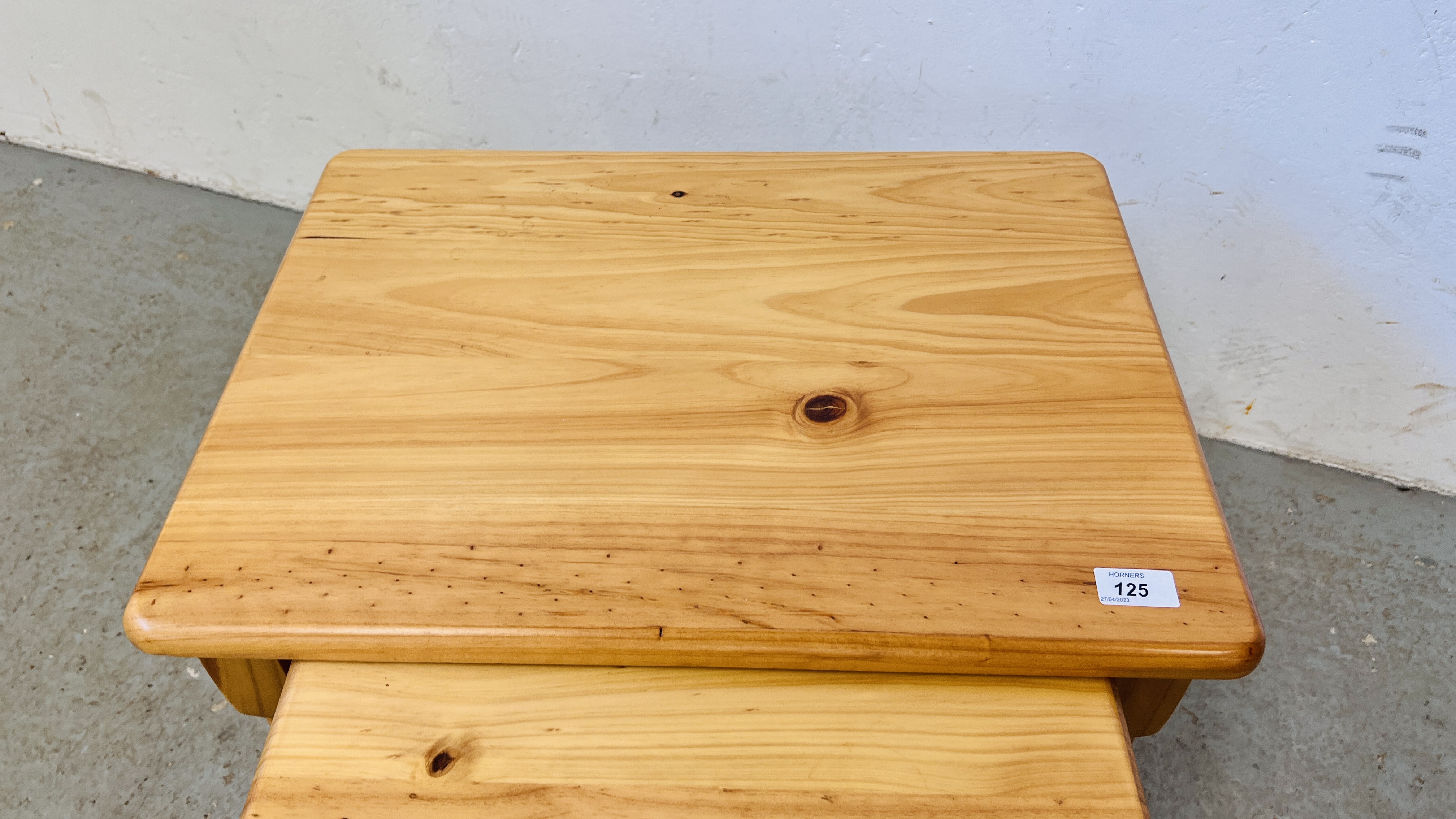 NEST OF THREE GRADUATED PINE TABLES. - Image 3 of 7
