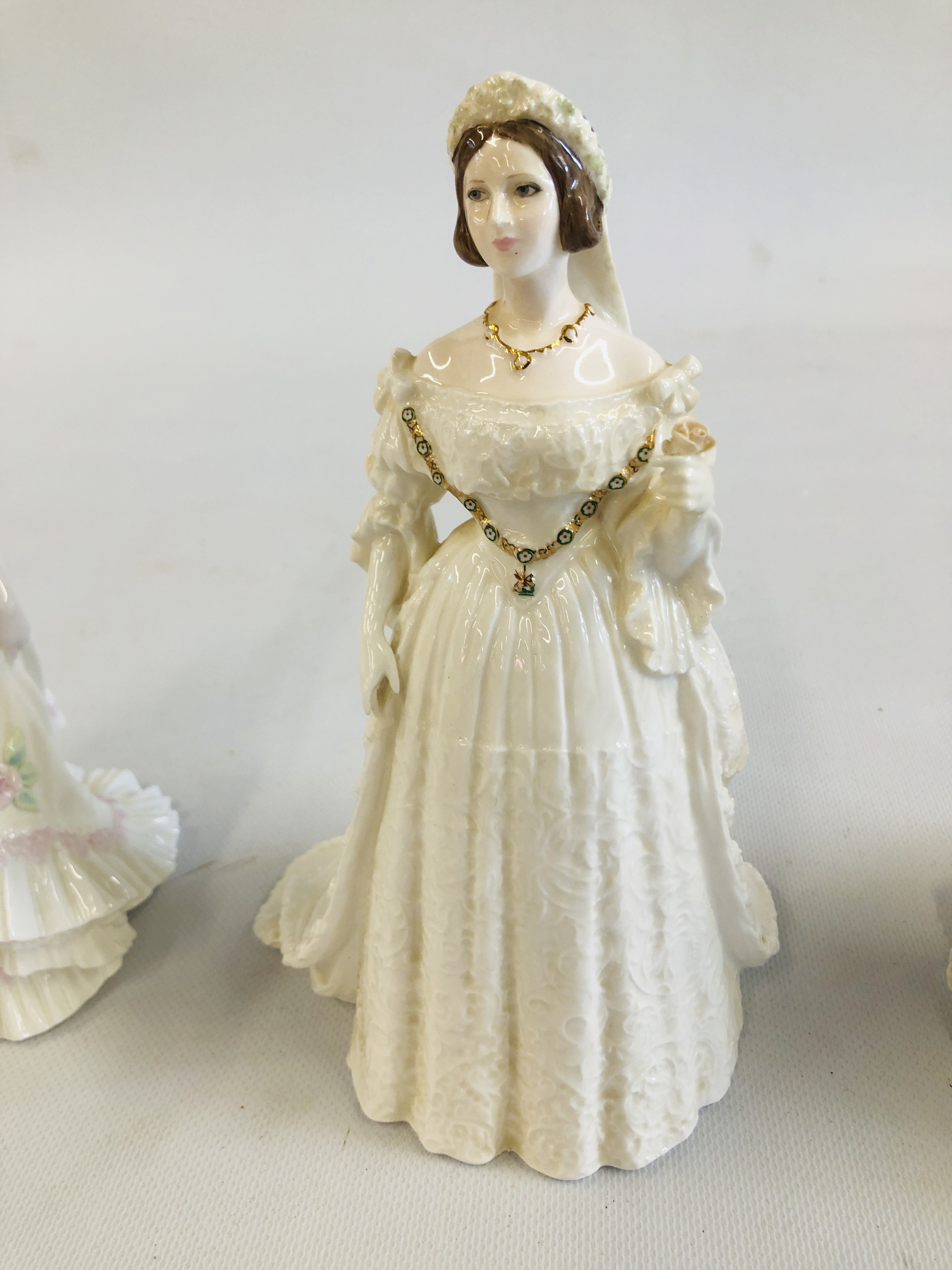 THREE COALPORT CHINA LIMITED EDITION CABINET FIGURES TO INCLUDE FEMMES FATALES "LILLIE LANGTRY" - Image 6 of 14