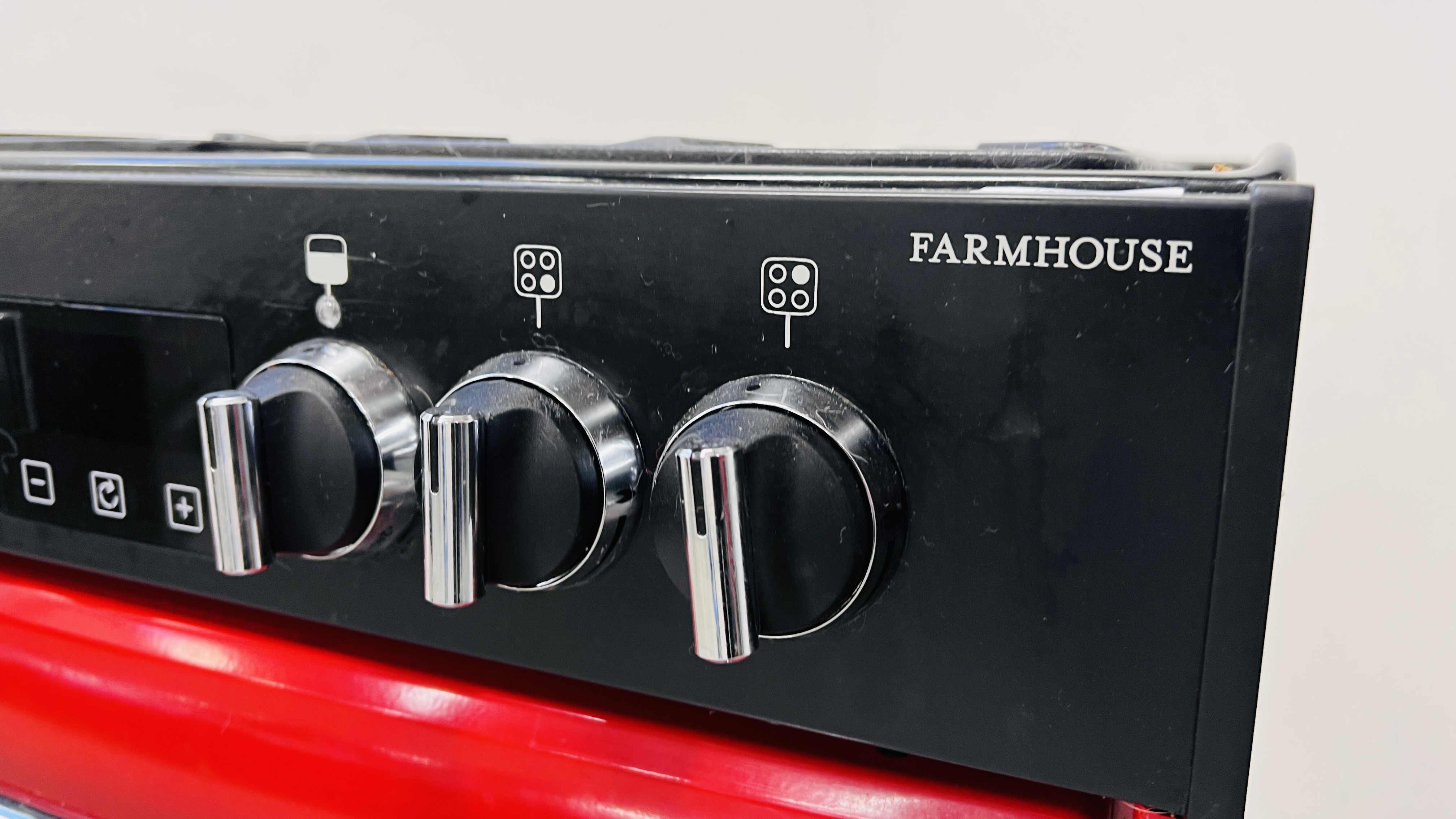 A BELLING "FARMHOUSE" MAINS GAS HOB, ELECTRIC SLOT IN COOKER FINISHED IN "HOT JALAPENO" RED, - Image 4 of 11