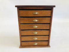 A SMALL VINTAGE 6 DRAWER MULTI COLLECTORS CHEST W 27CM X D 19CM X H 34CM.