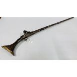 ANTIQUE SIND FLINT LOCK LONG RIFLE.