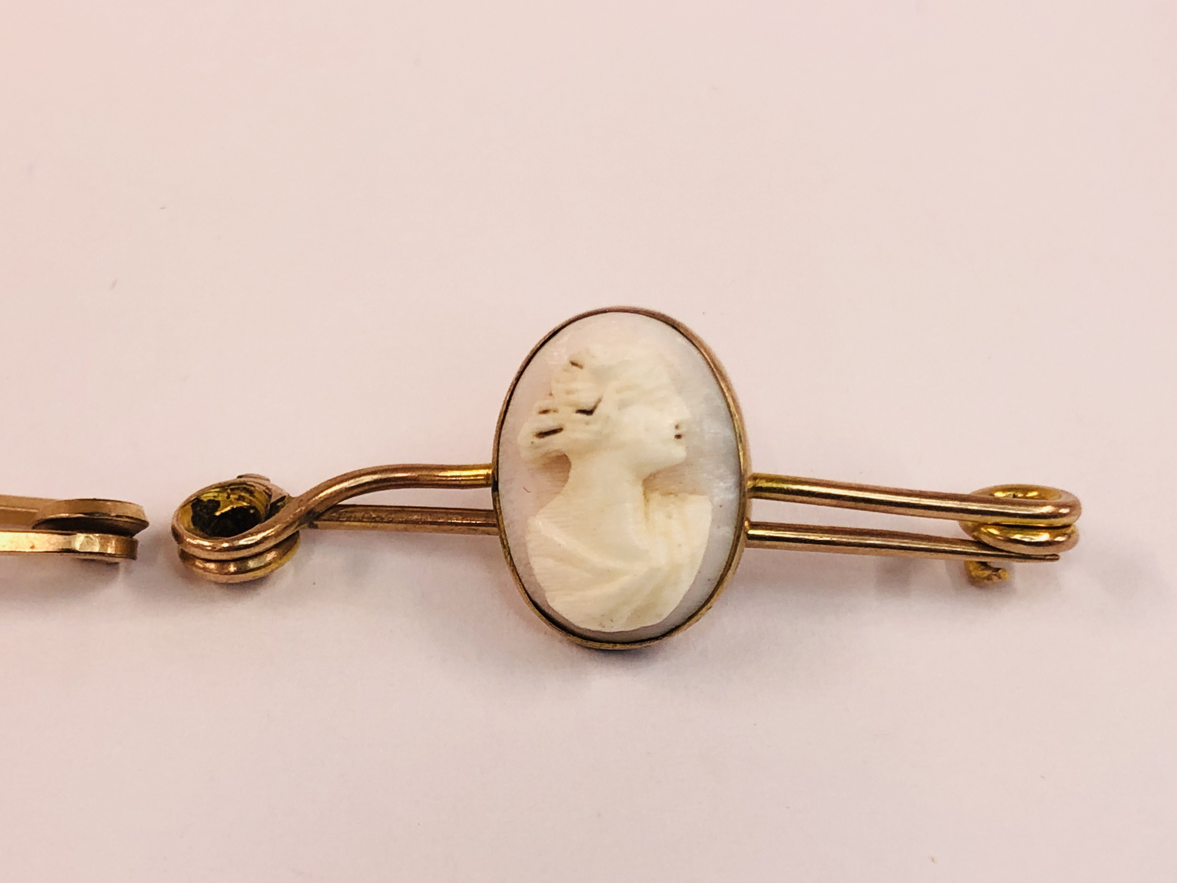 A VINTAGE YELLOW METAL CAMEO PENDANT / BROOCH, YELLOW METAL CAMEO BROOCH AND ONE OTHER EXAMPLE. - Image 3 of 9