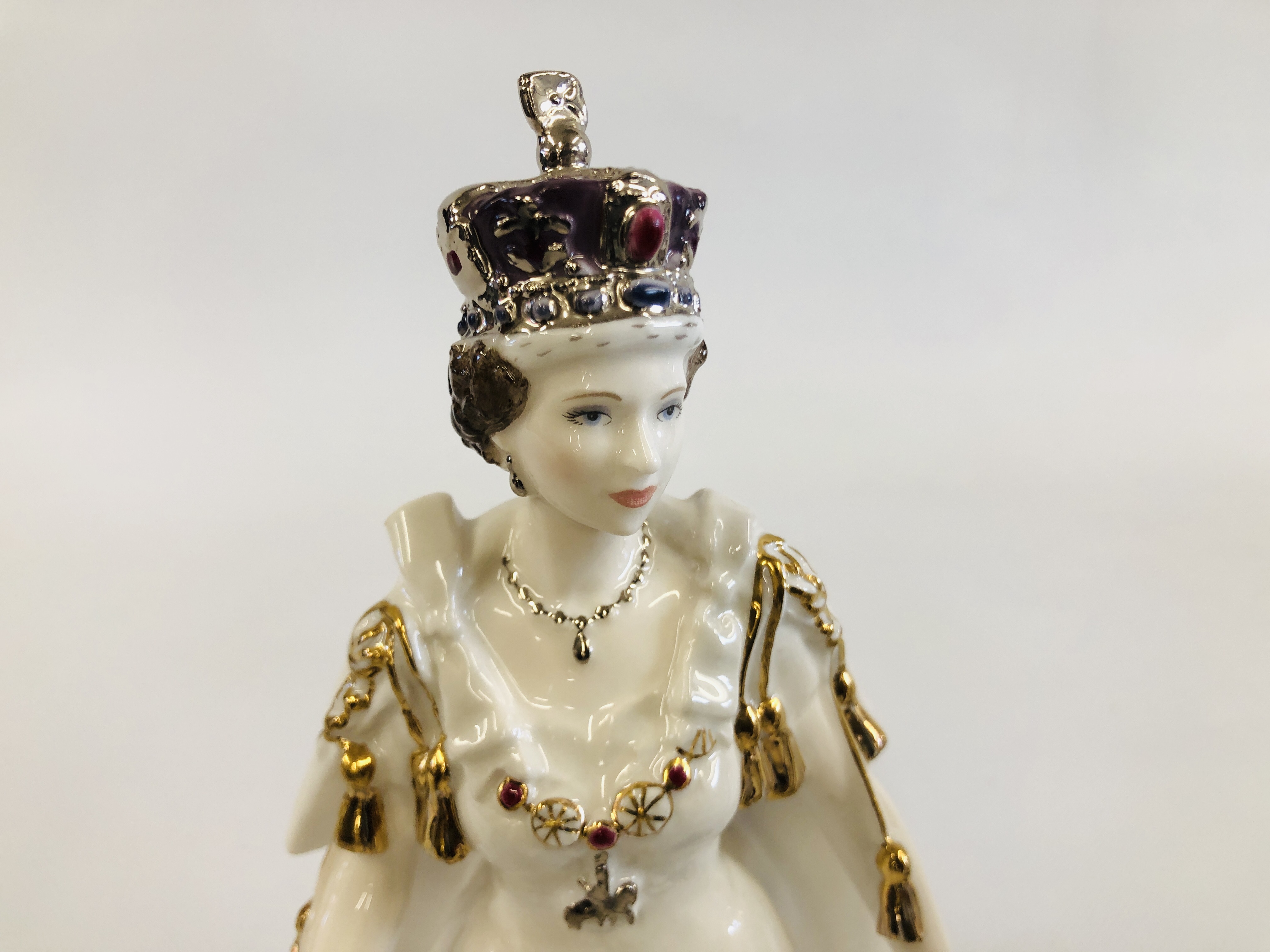 TWO ROYAL WORCESTER FIGURINES TO INCLUDE THE SWING CW519 63/250 AND QUEEN ELIZABETH II 1401/4500. - Image 3 of 14