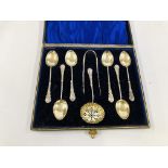 A CASED SILVER 8 PIECE SET OF CUTLERY COMPRISING OF 6 SPOONS,