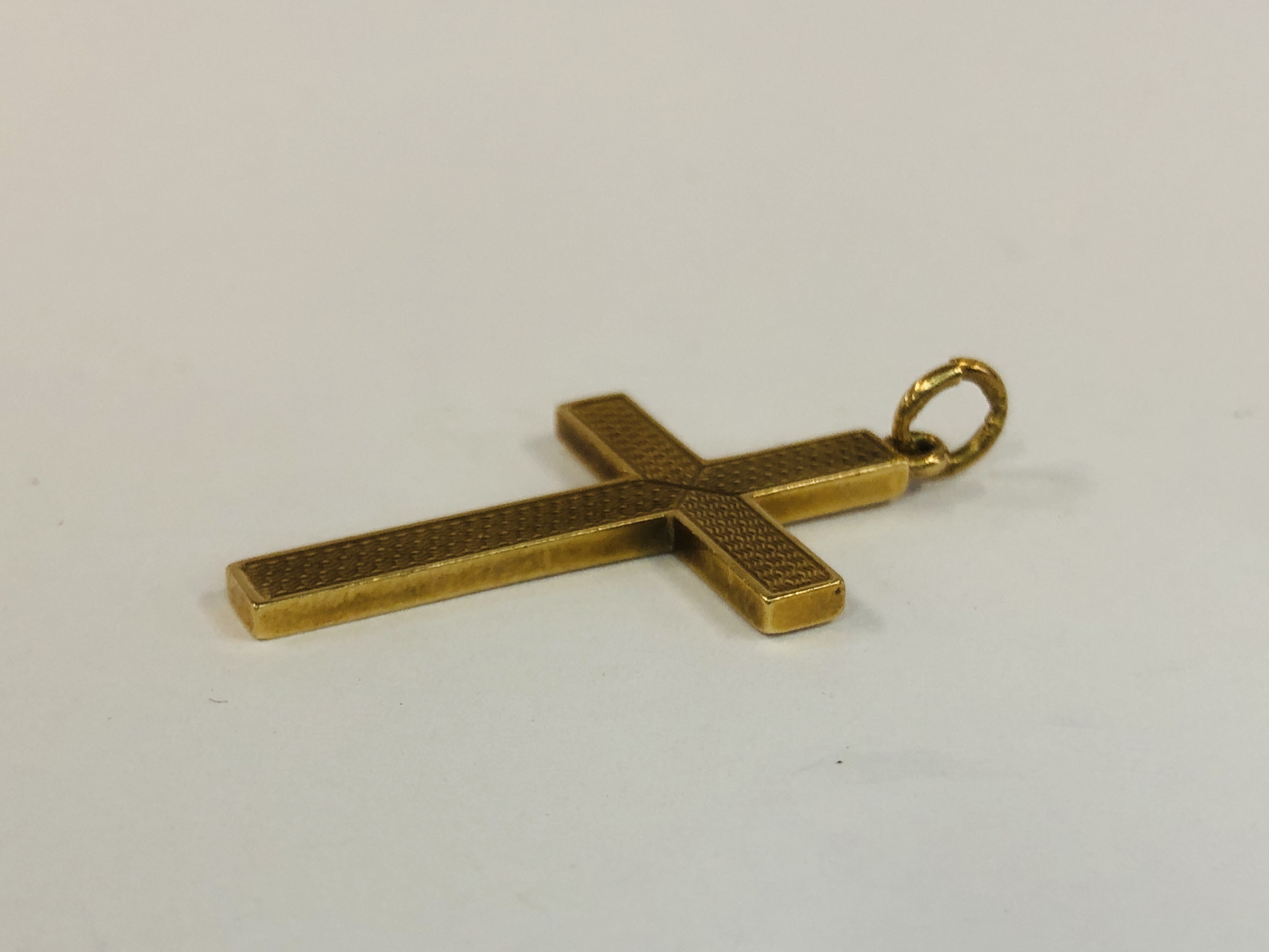 A VINTAGE CROSS & CHAIN MARKED 9CT ALONG WITH A FURTHER 9CT GOLD CROSS. - Image 3 of 10