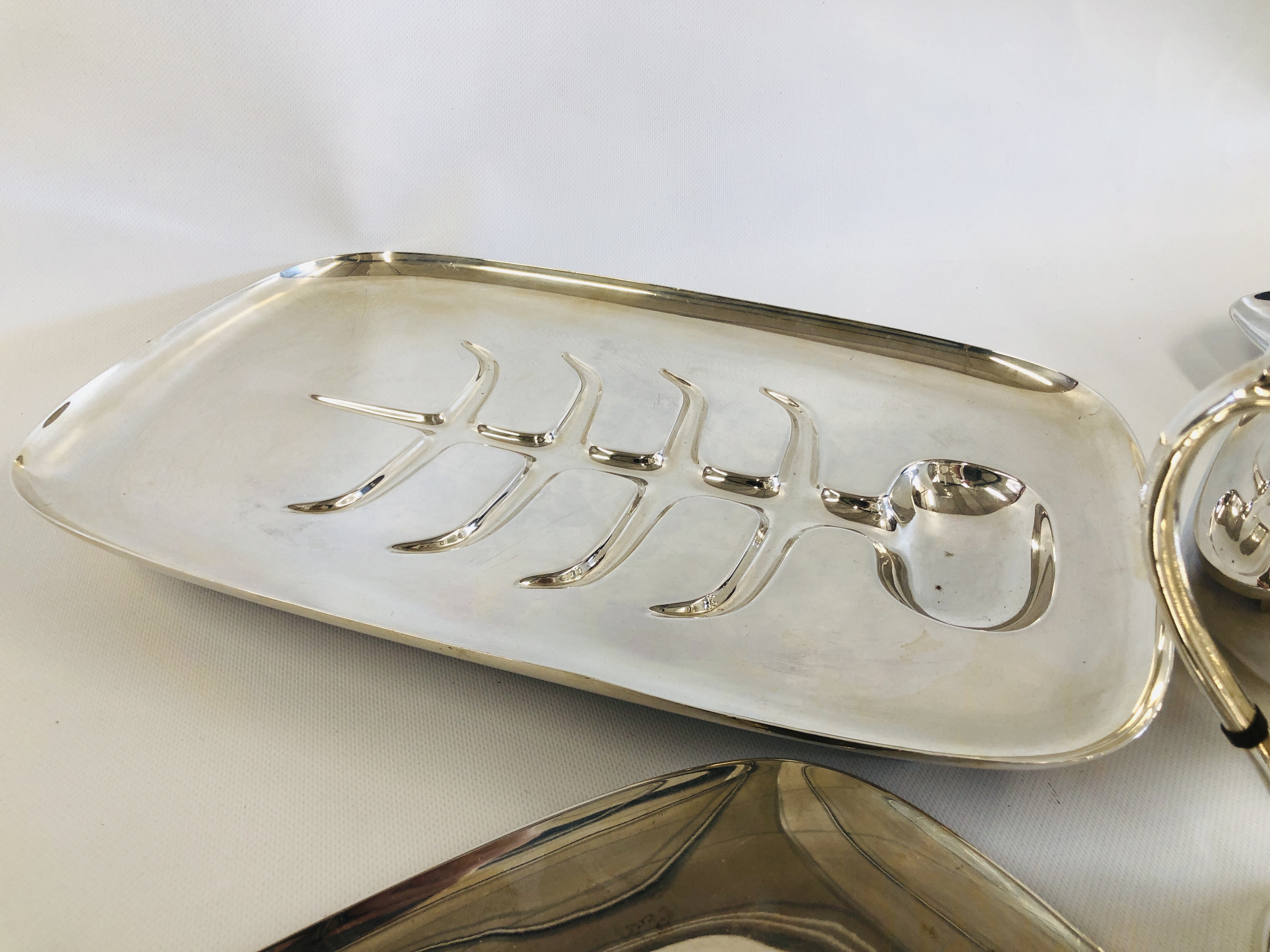 A COLLECTION OF APPROX 11 PIECES OF GOOD QUALITY PLATED WARE MARKED "REED & BARTON" ALONG WITH AN - Image 9 of 12